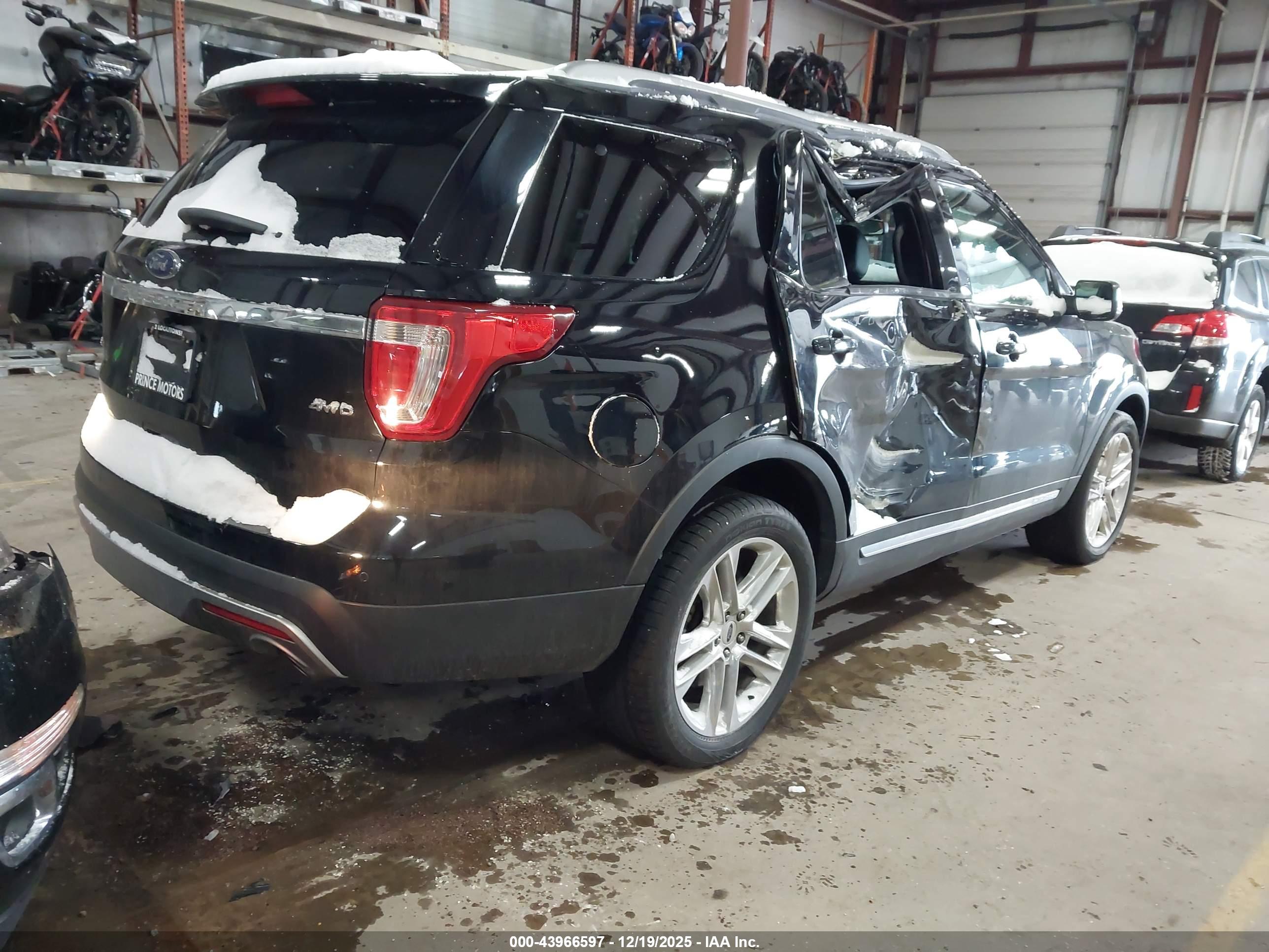 FORD EXPLORER image 4