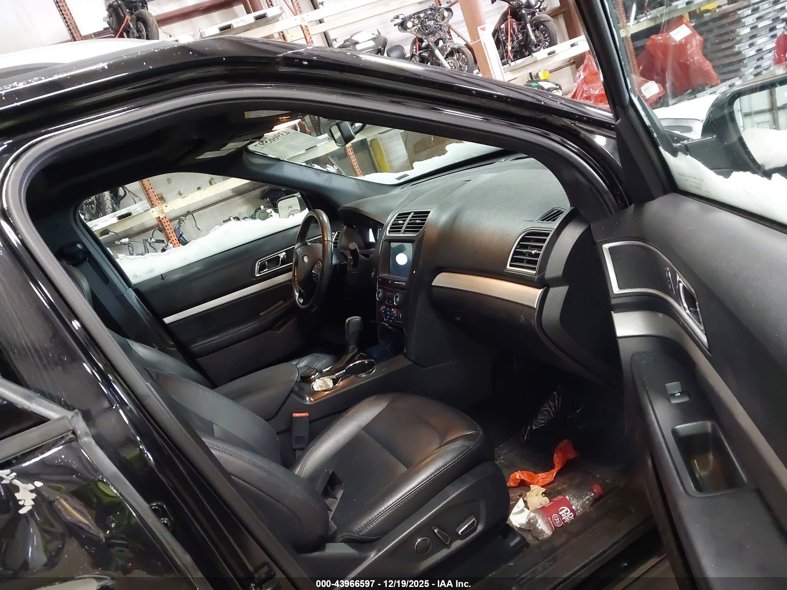 FORD EXPLORER image 5