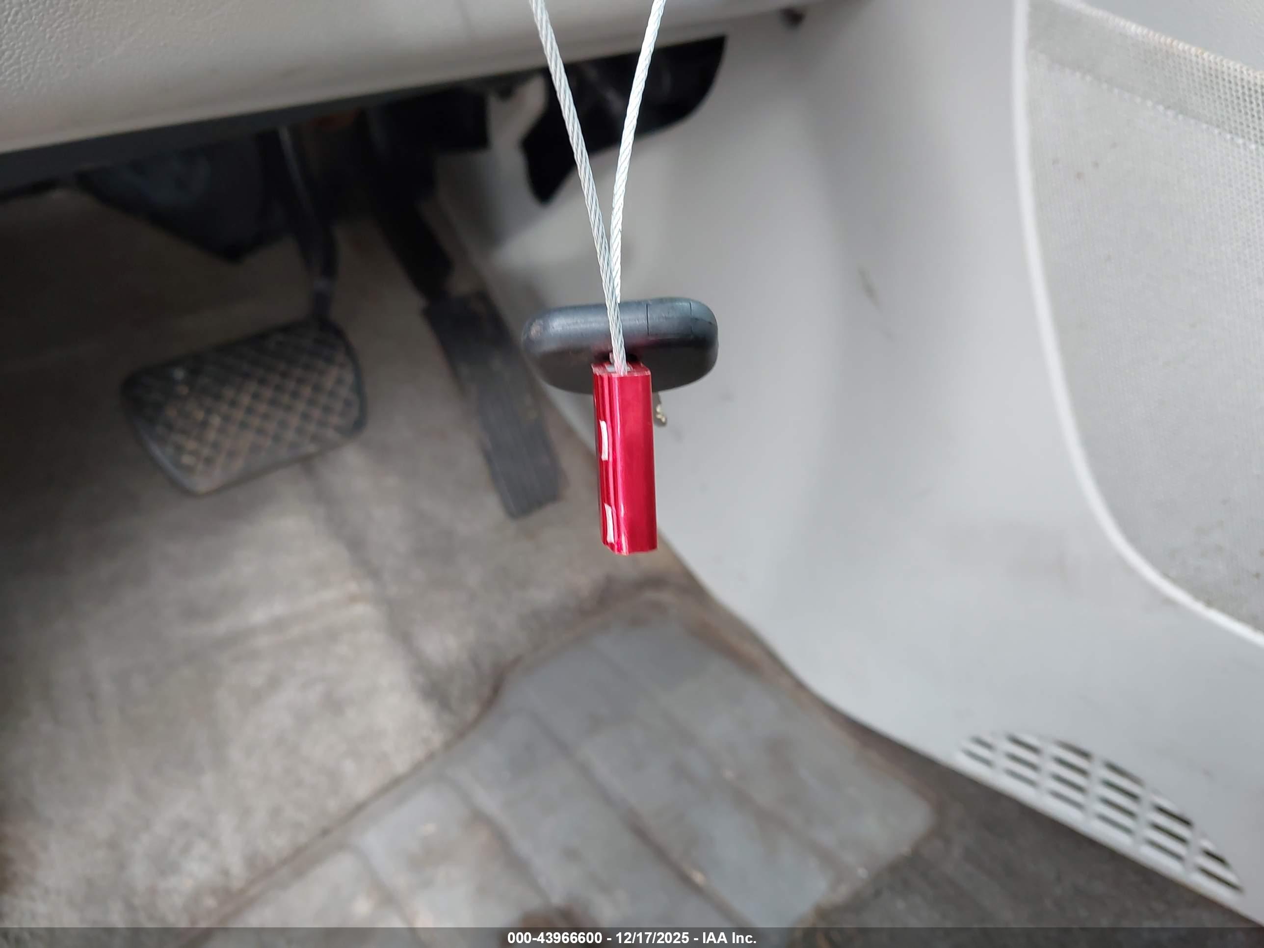CHEVROLET EQUINOX image 11