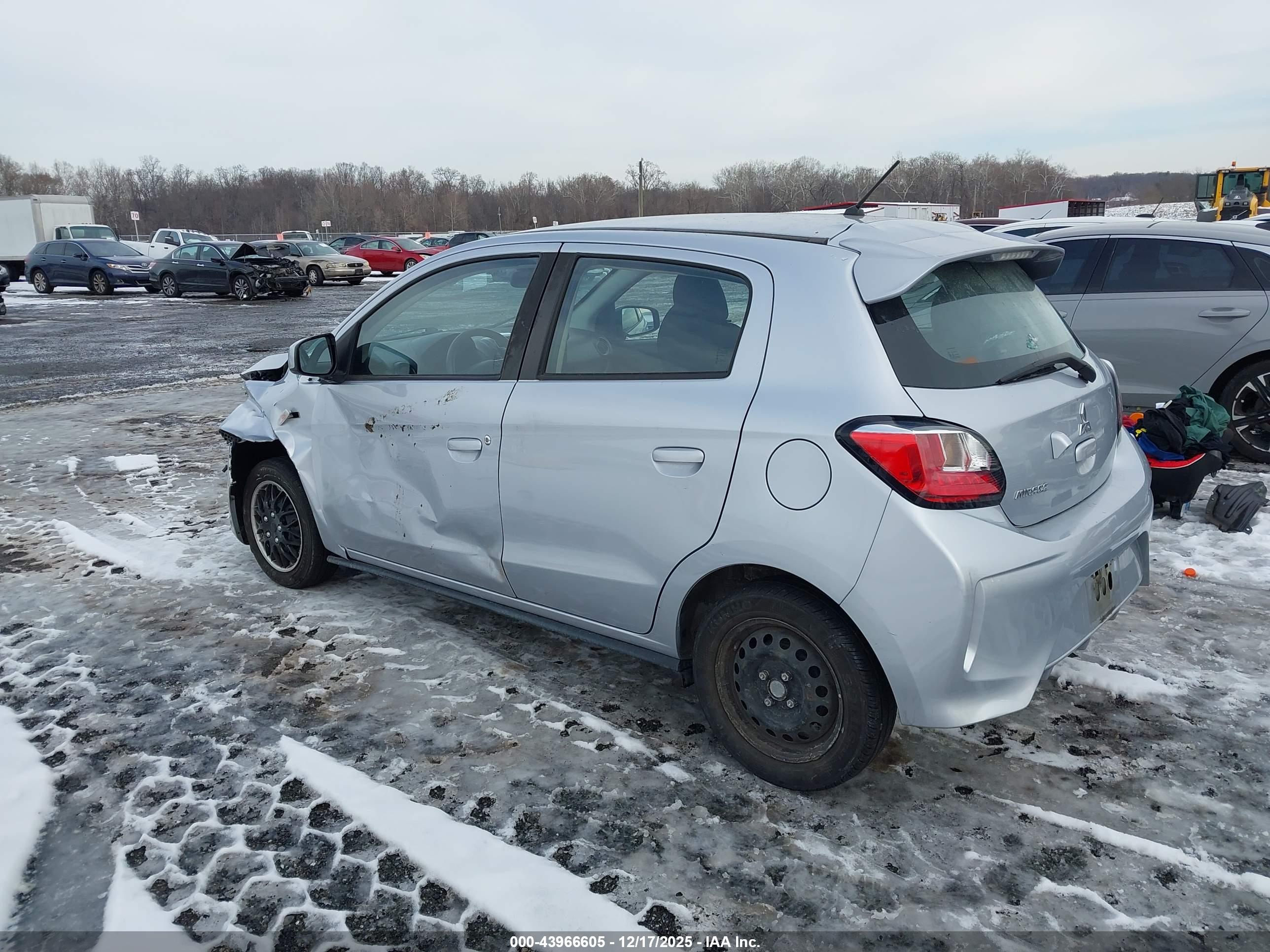 MITSUBISHI MIRAGE image 3