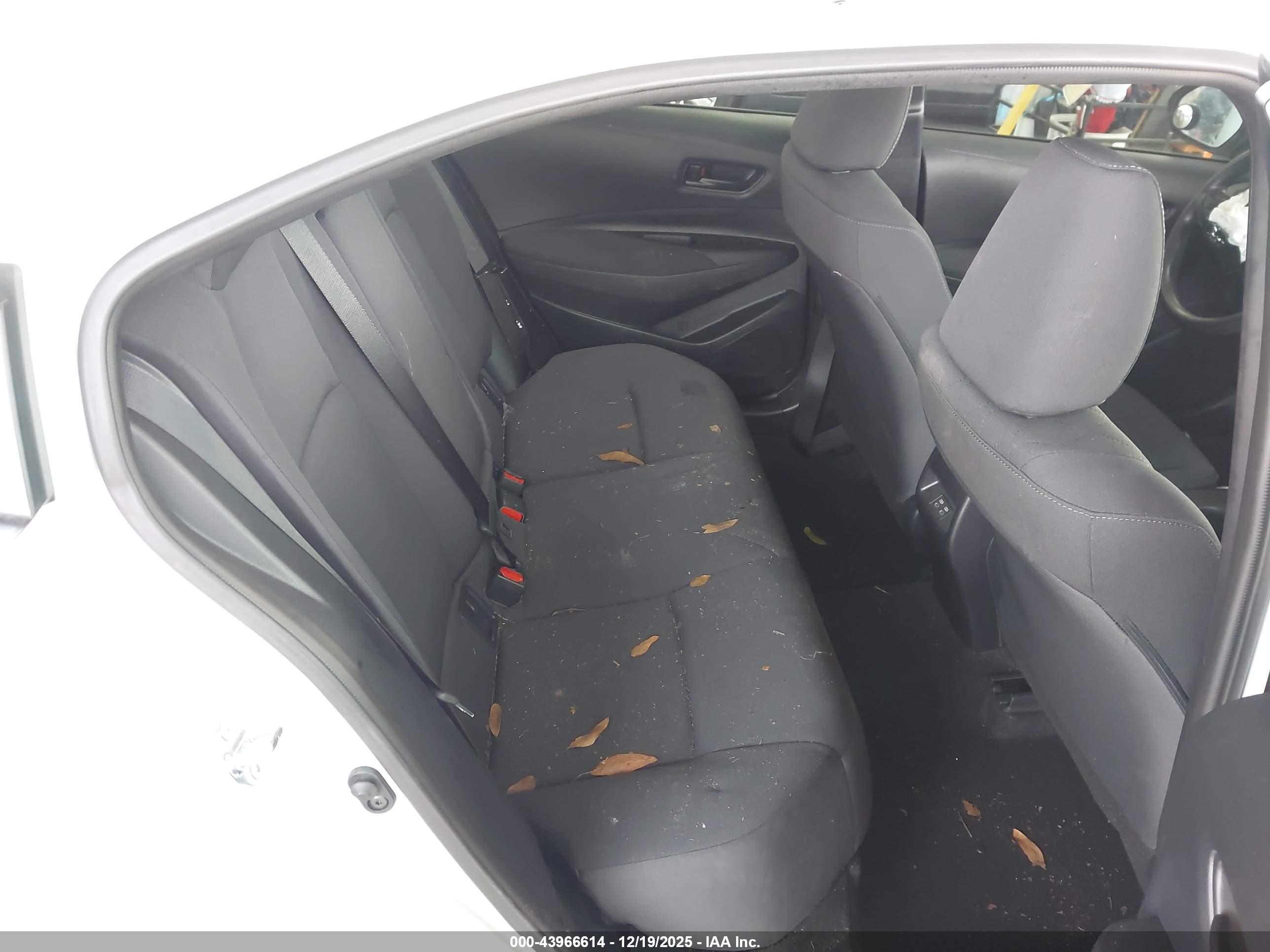 TOYOTA COROLLA image 8