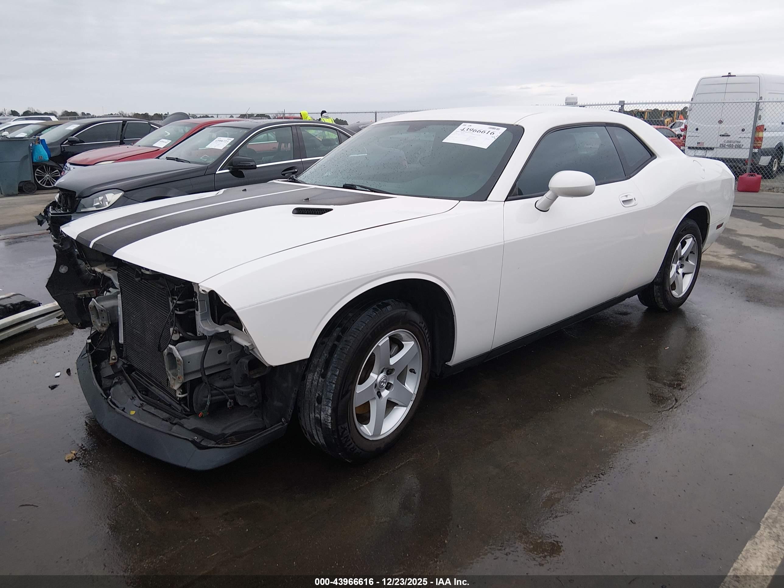 DODGE CHALLENGER image 2