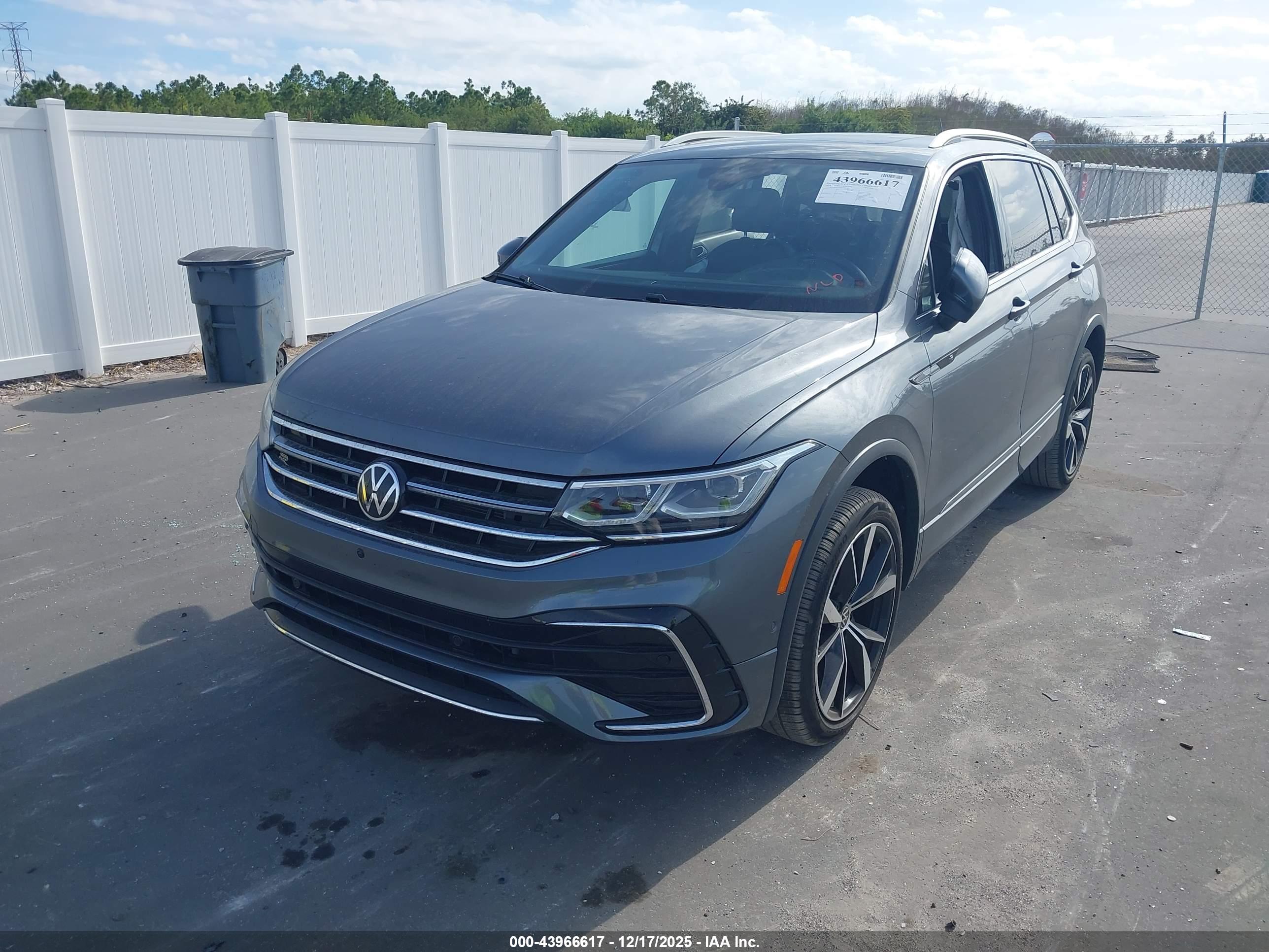 VOLKSWAGEN TIGUAN image 2