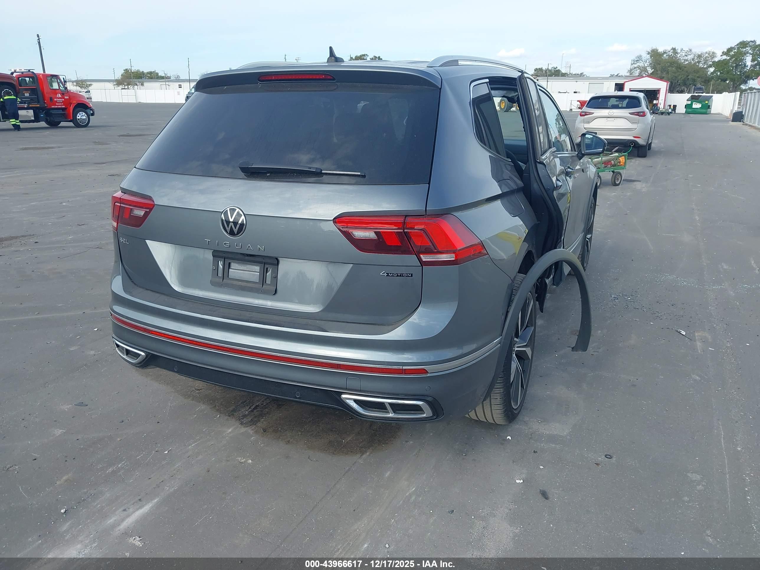 VOLKSWAGEN TIGUAN image 4