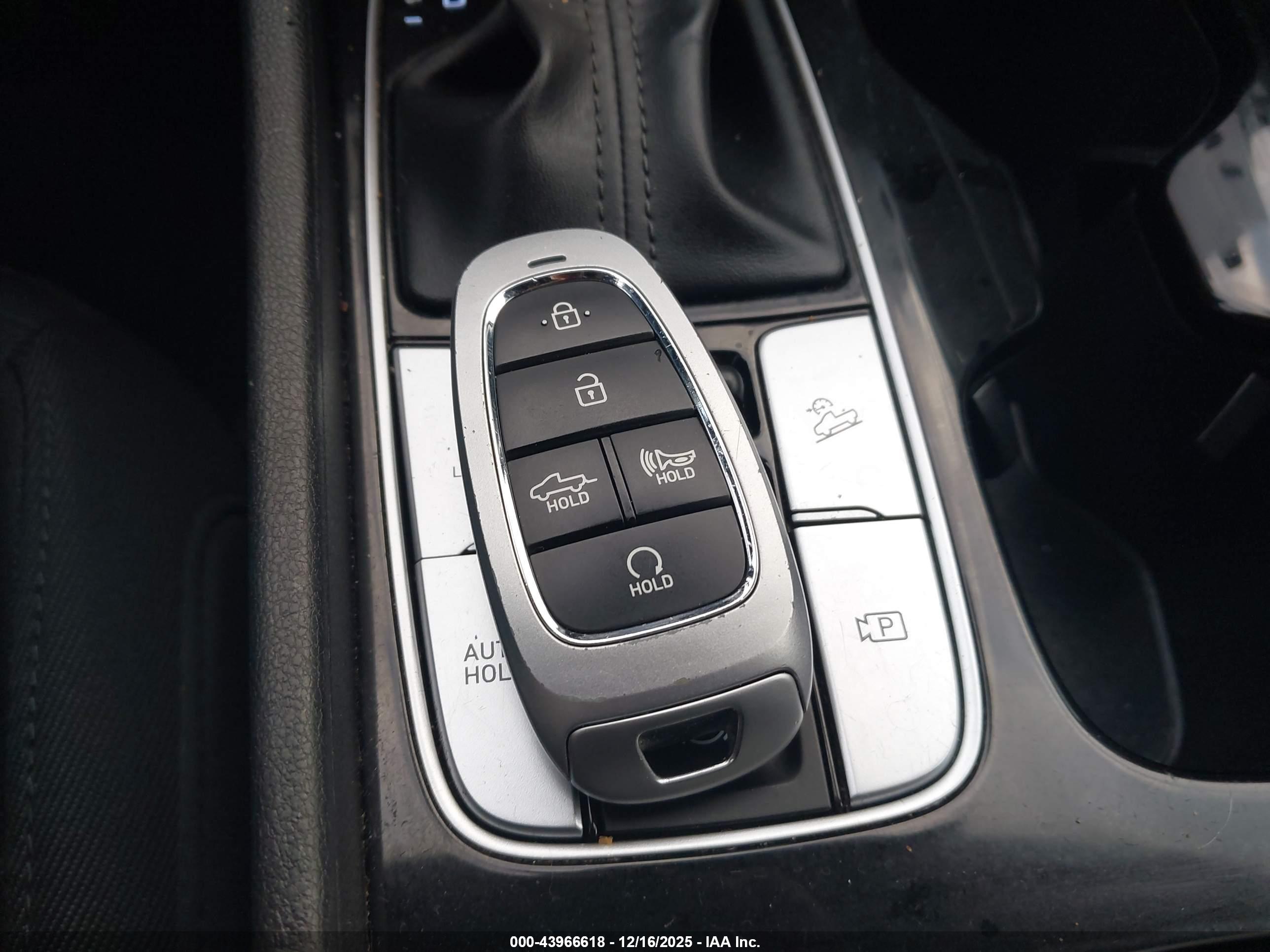 HYUNDAI SANTA image 11