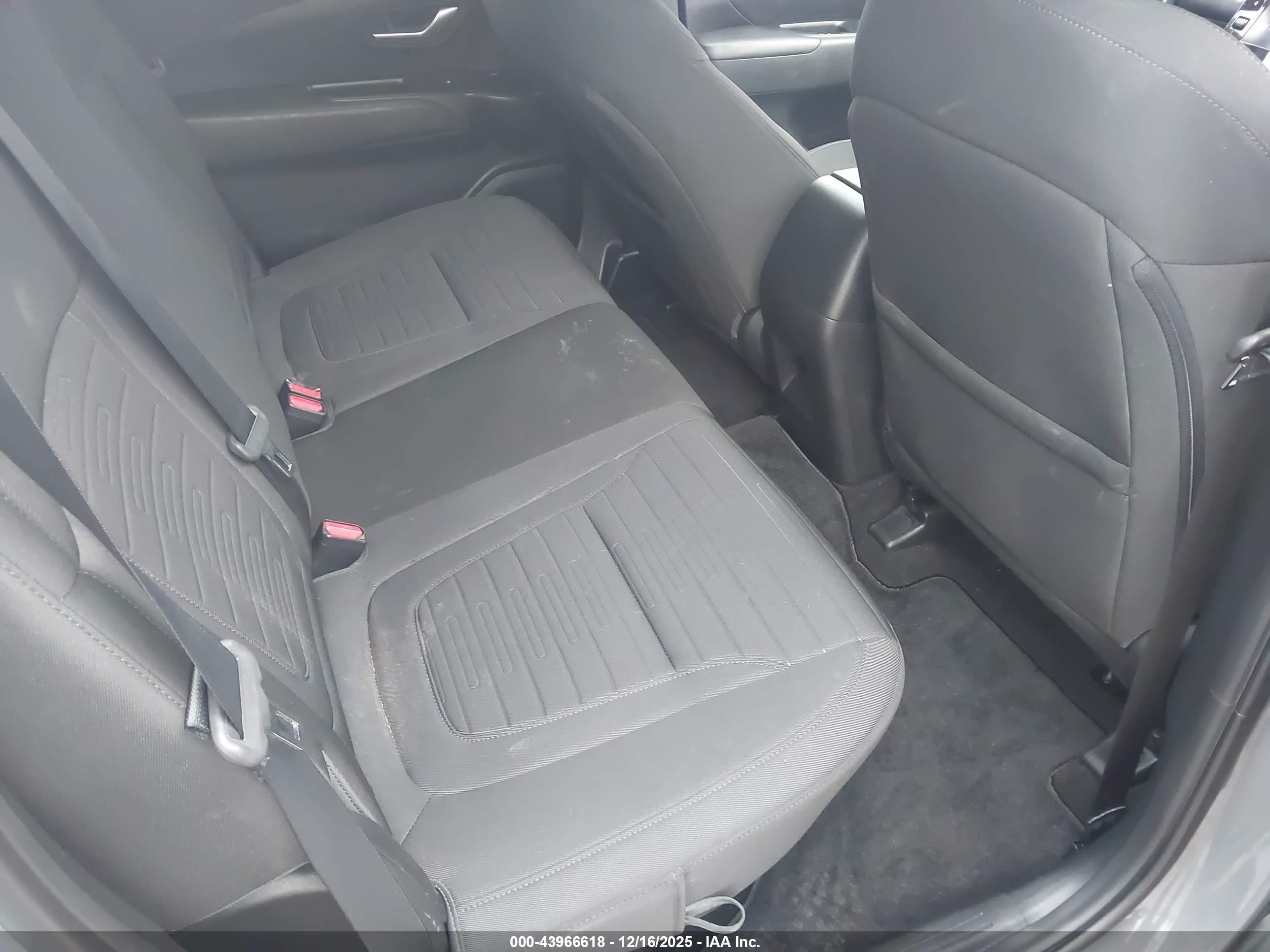 HYUNDAI SANTA image 8