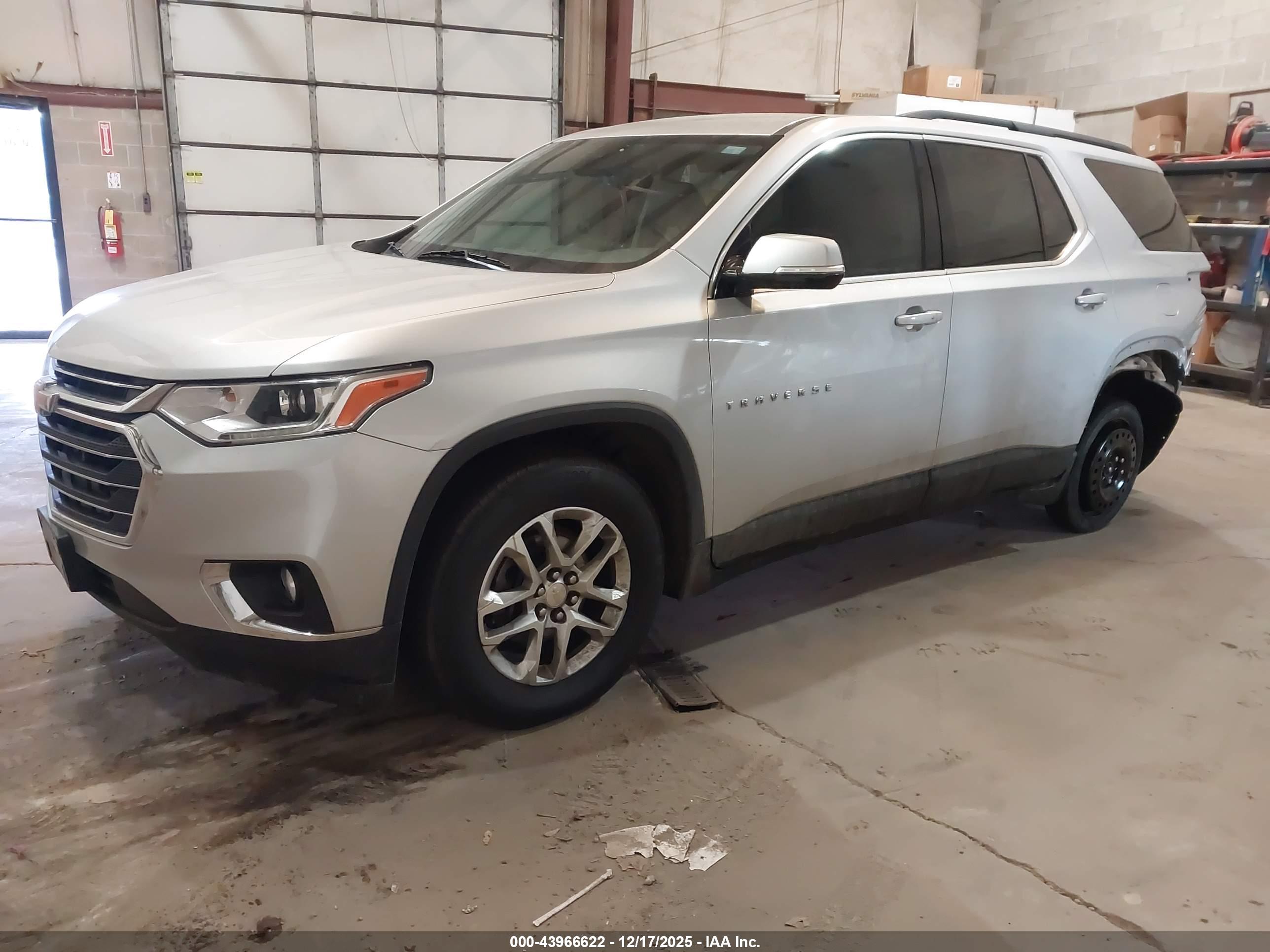 CHEVROLET TRAVERSE image 2