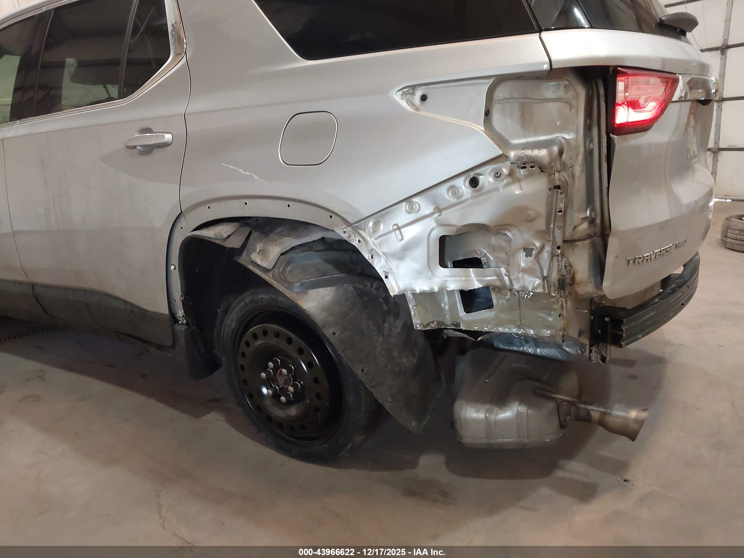 CHEVROLET TRAVERSE image 6