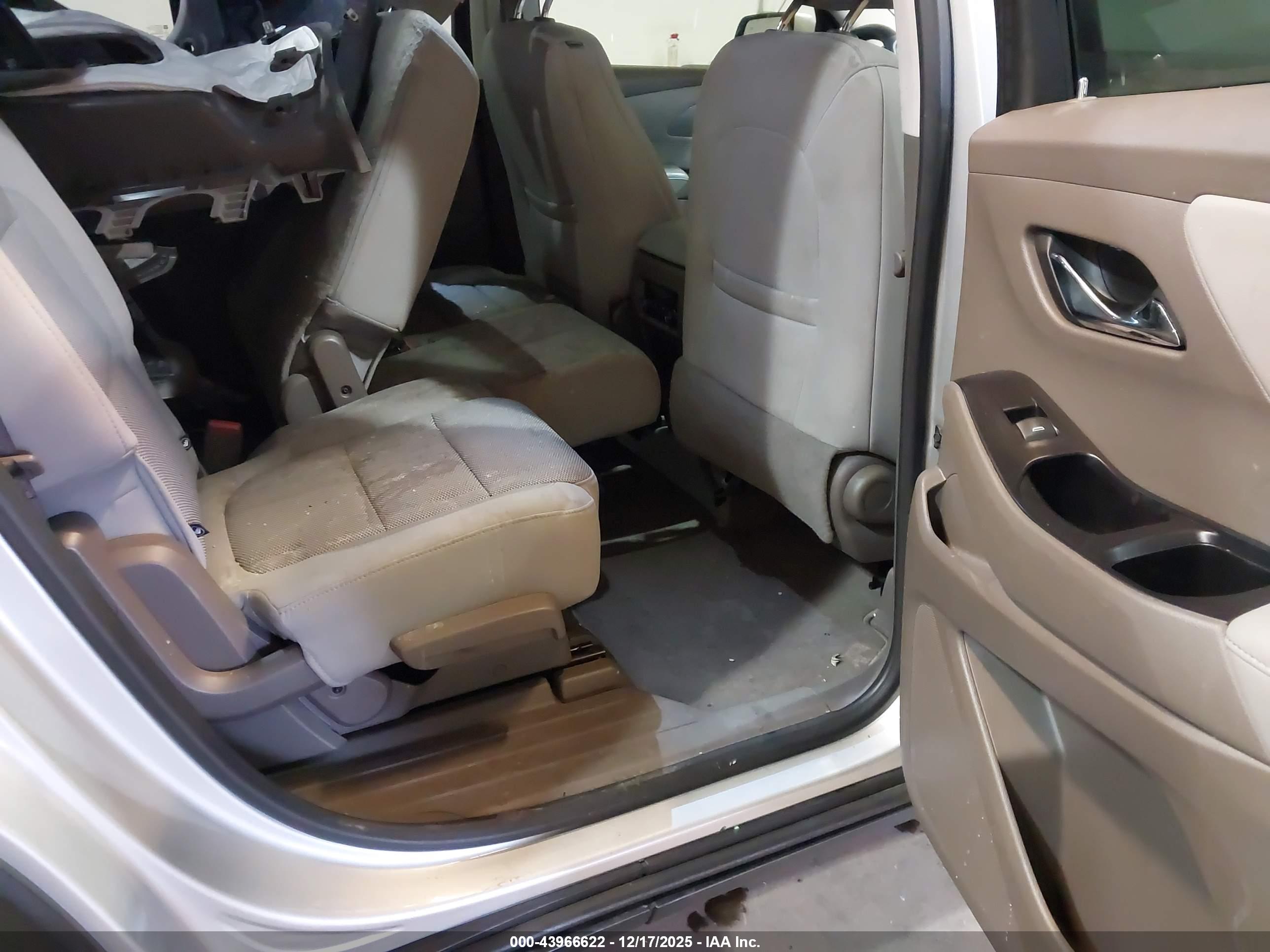 CHEVROLET TRAVERSE image 8