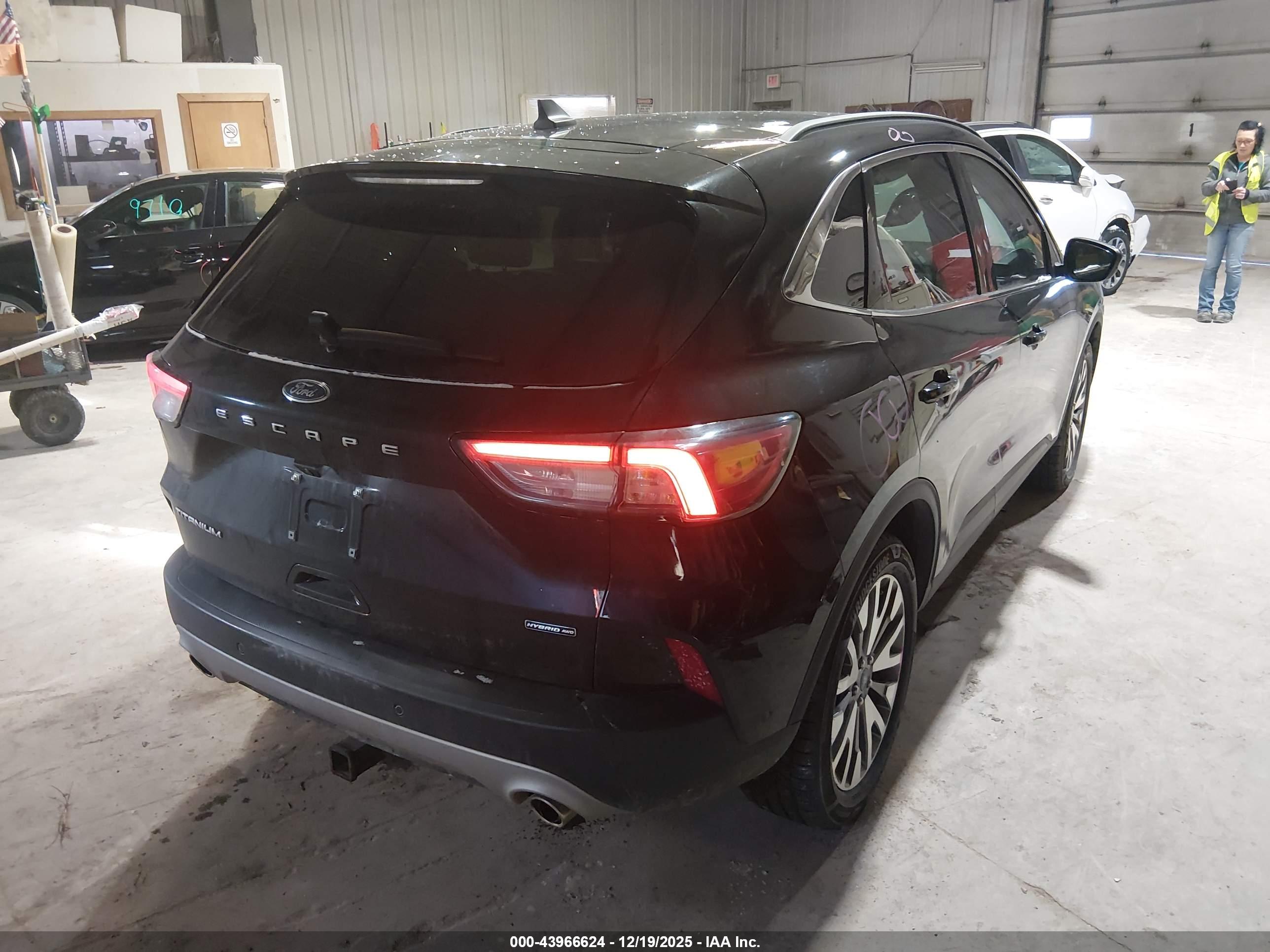 FORD ESCAPE image 4