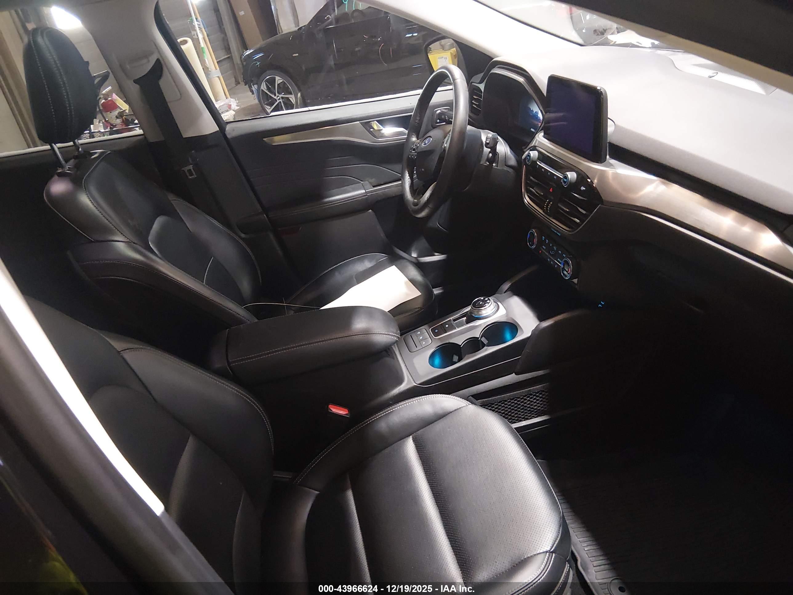 FORD ESCAPE image 5