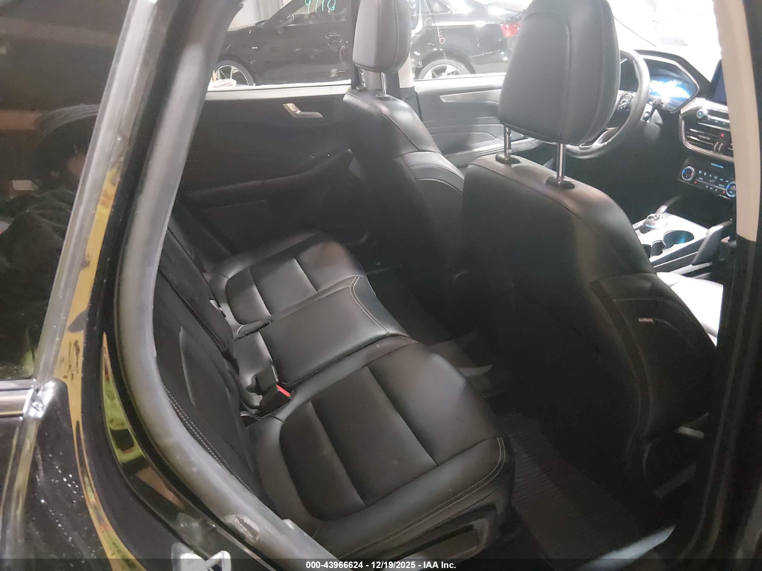 FORD ESCAPE image 8