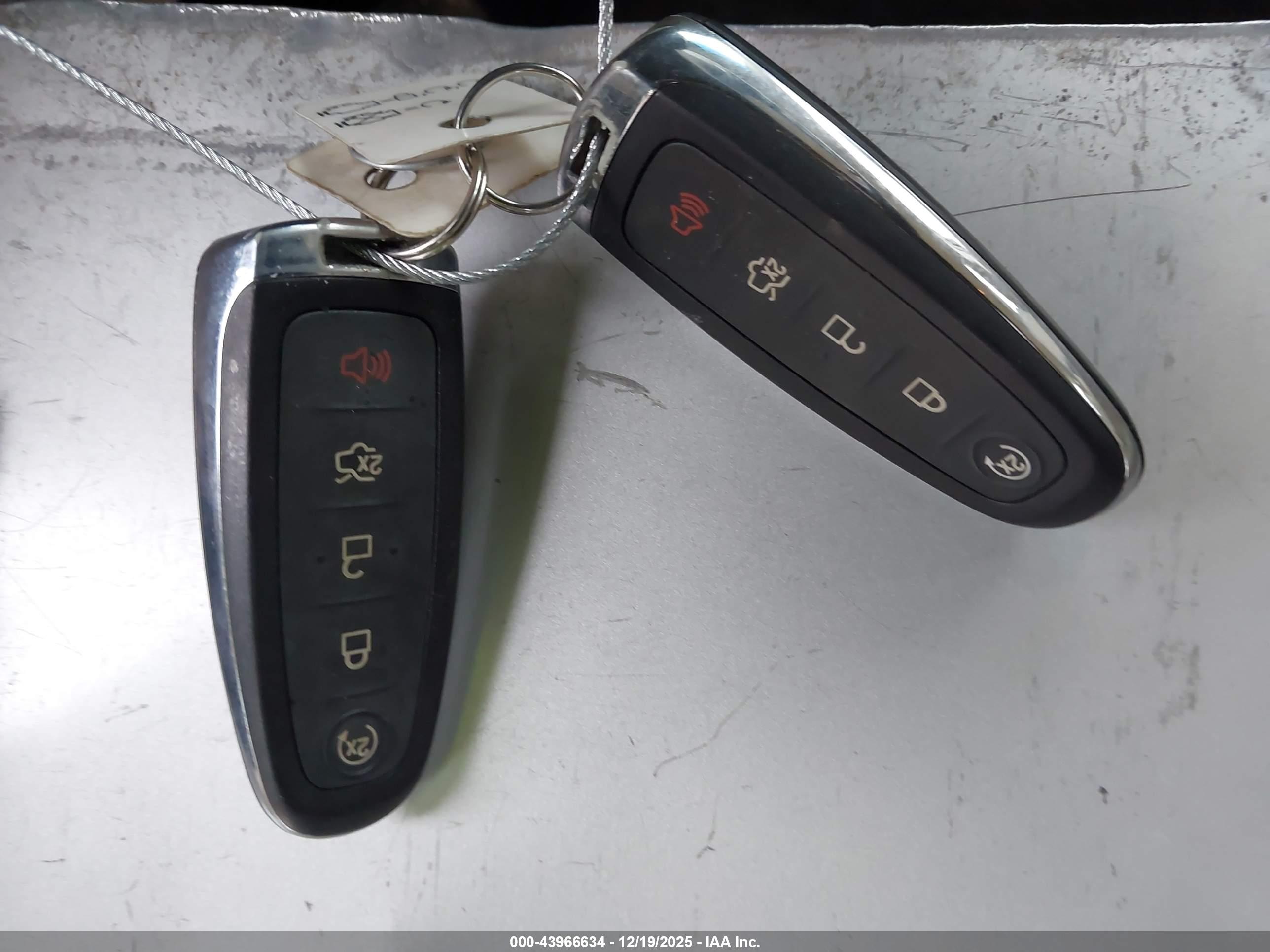 FORD TAURUS image 11