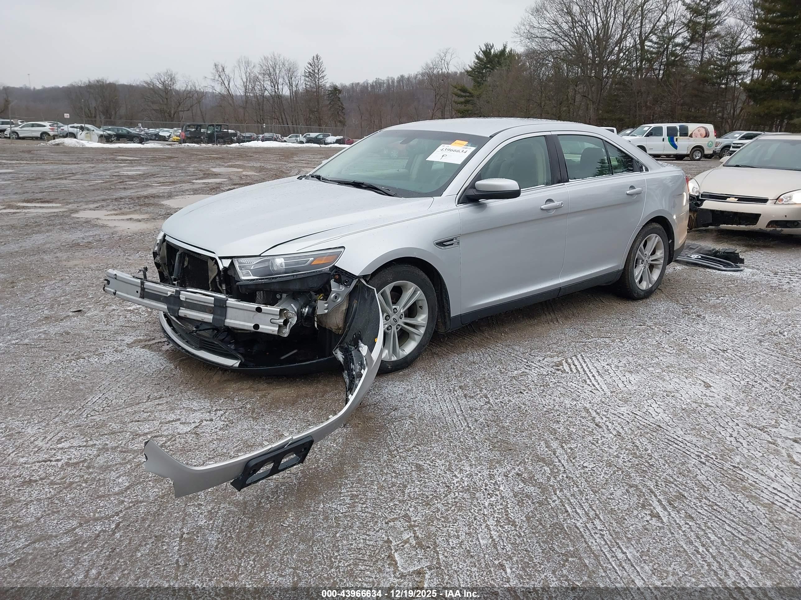 FORD TAURUS image 2