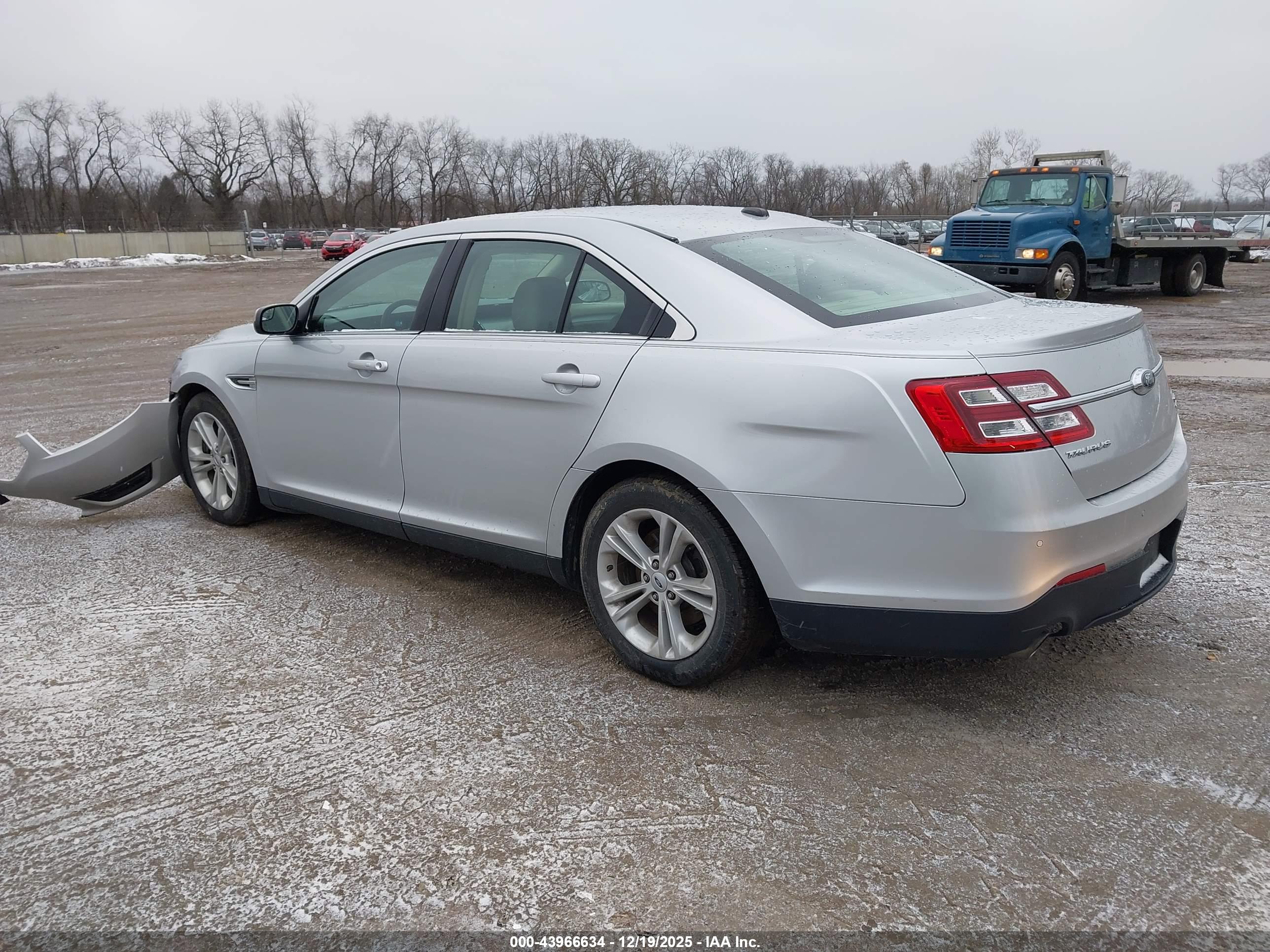 FORD TAURUS image 3