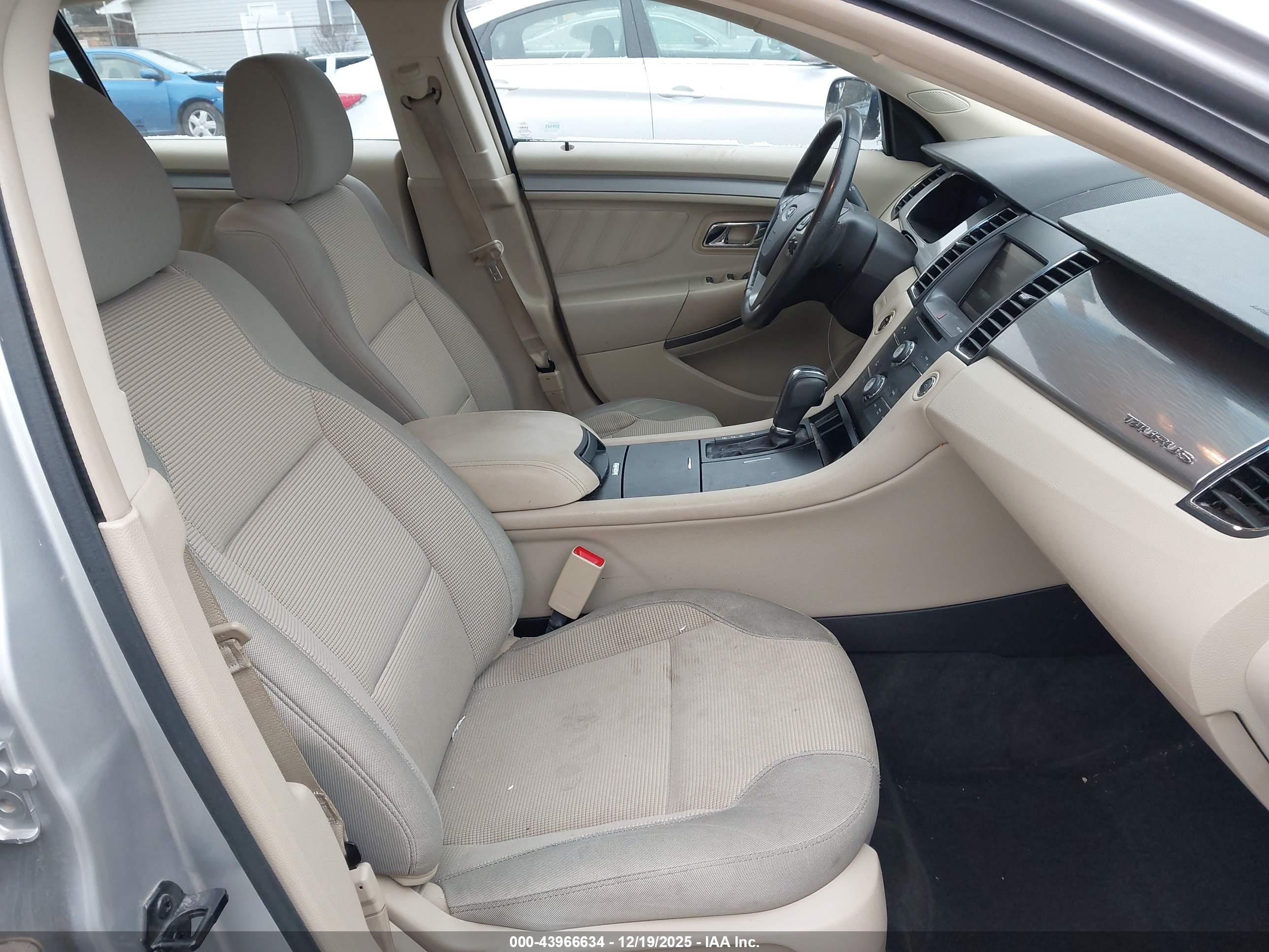 FORD TAURUS image 5
