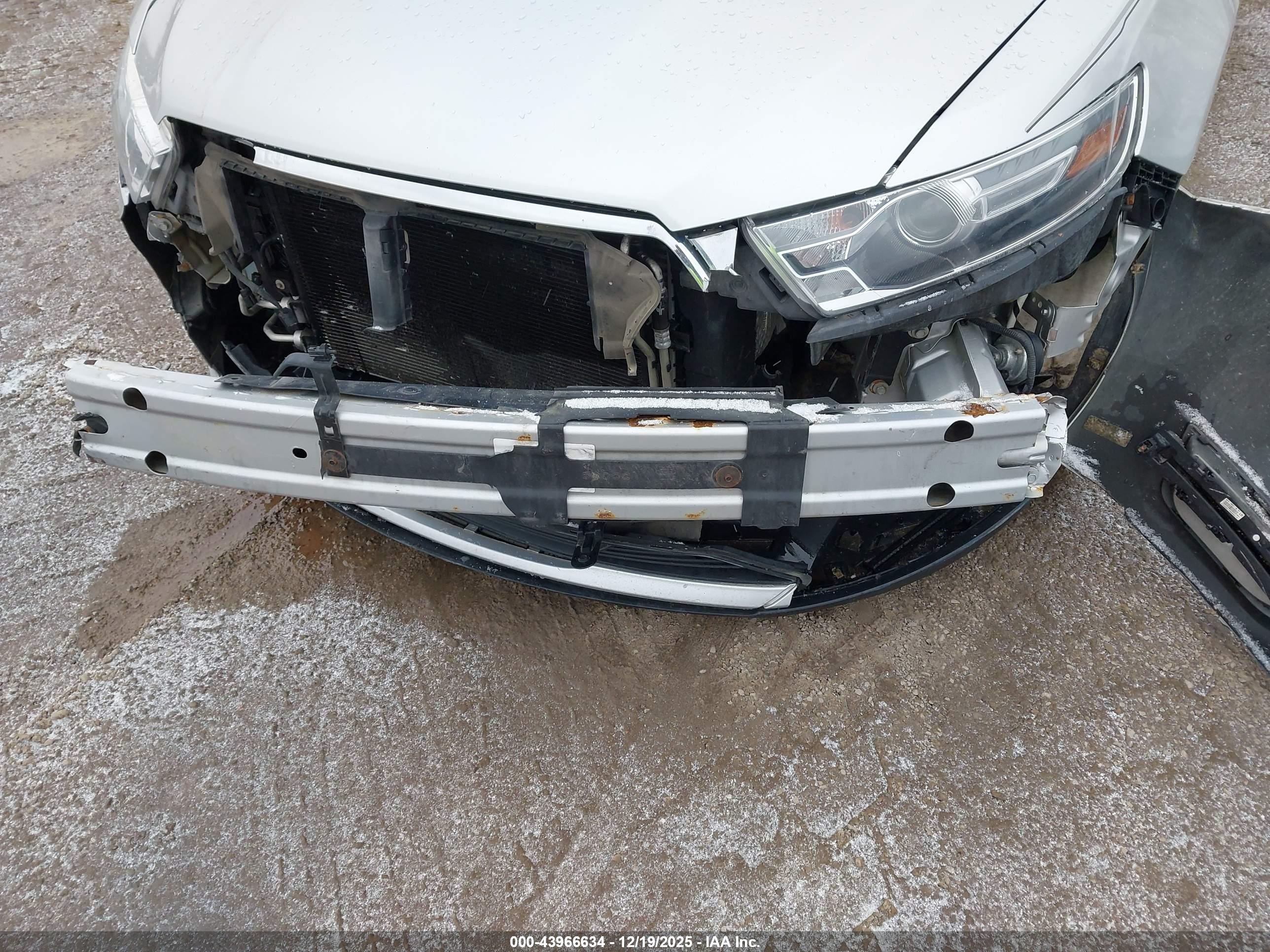 FORD TAURUS image 6