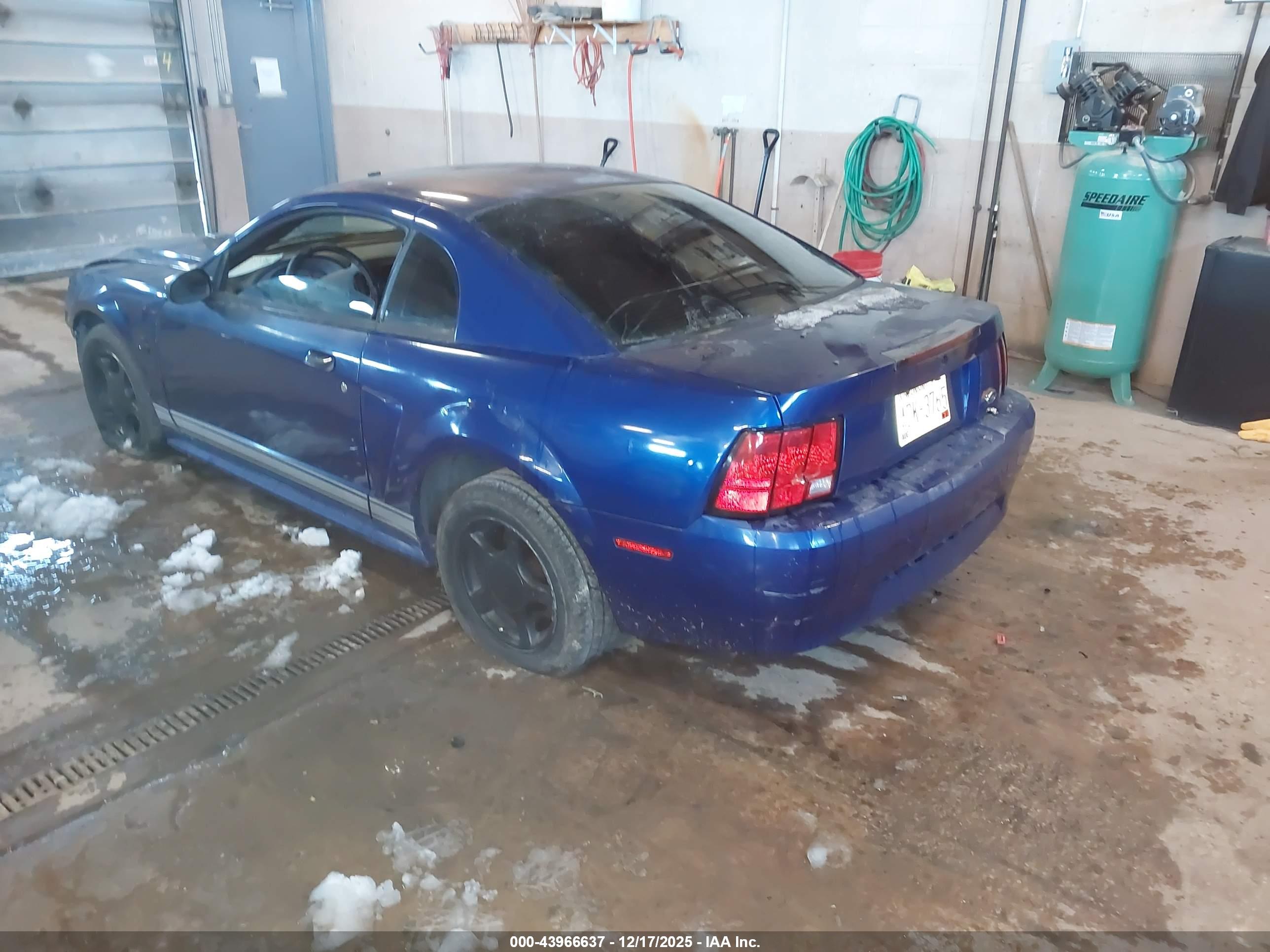 FORD MUSTANG image 3