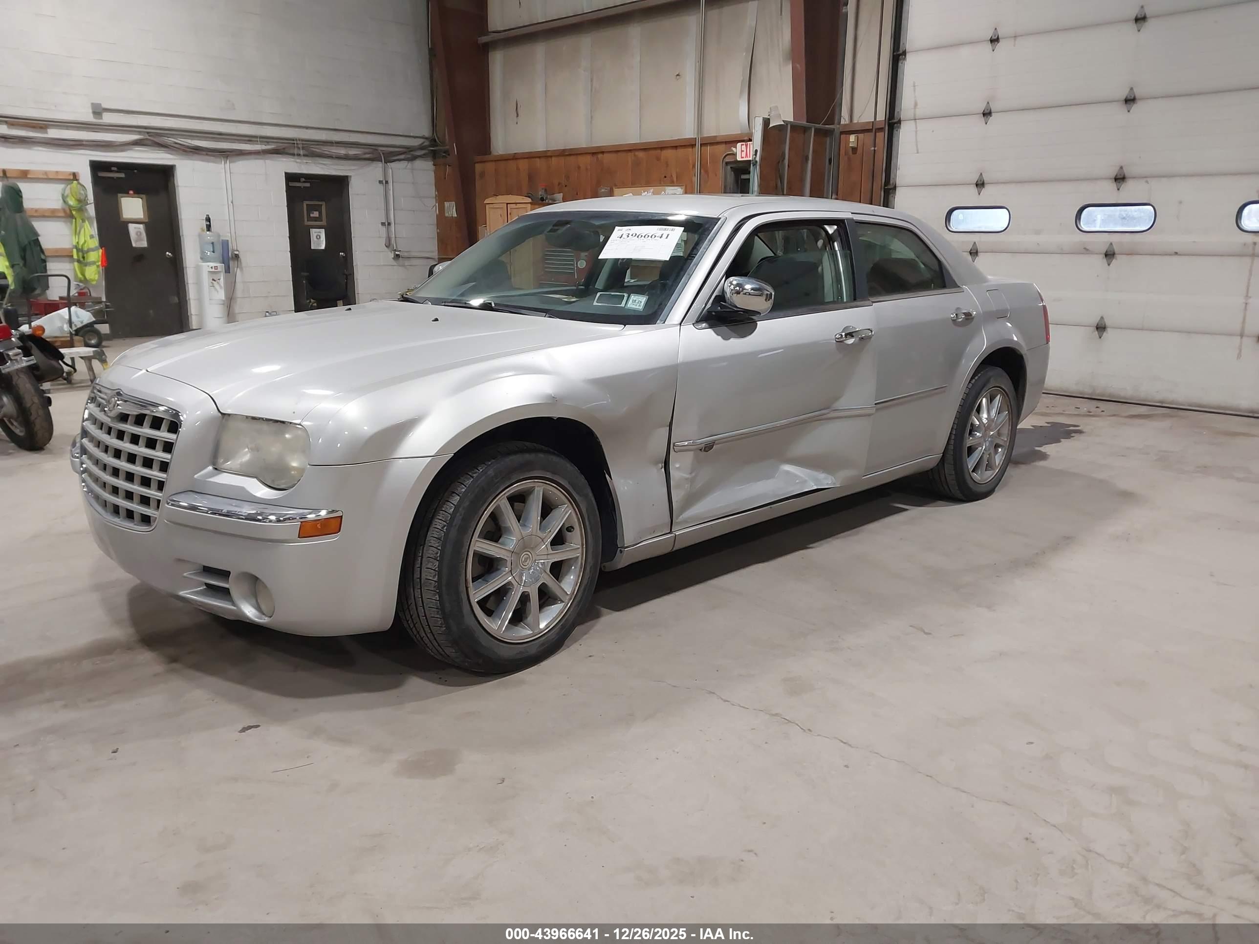 CHRYSLER 300C image 2