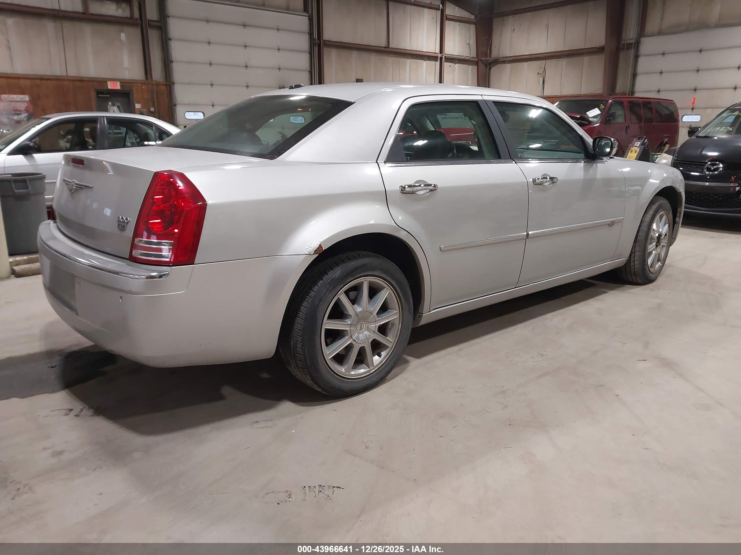 CHRYSLER 300C image 4