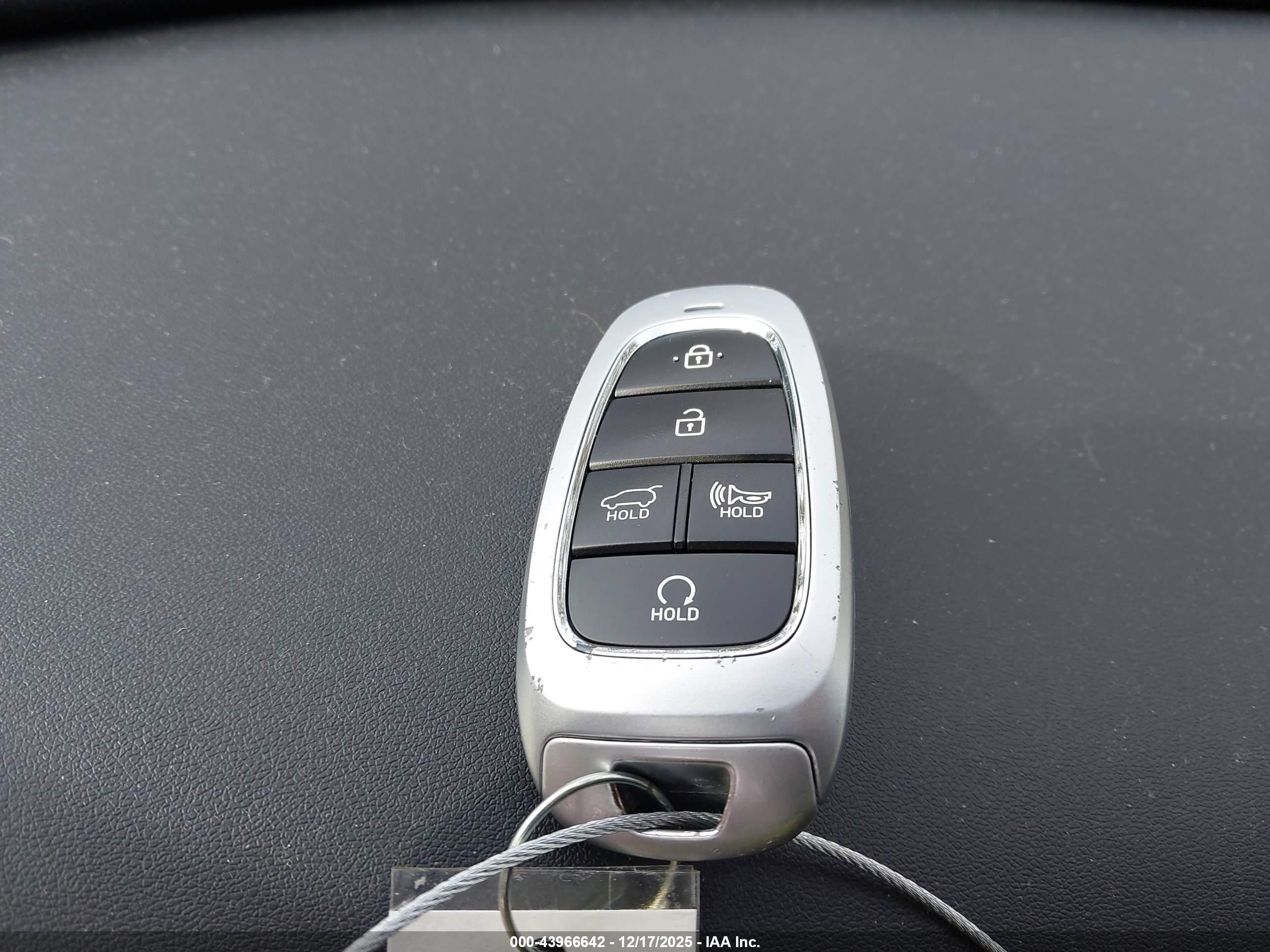 HYUNDAI TUCSON image 11
