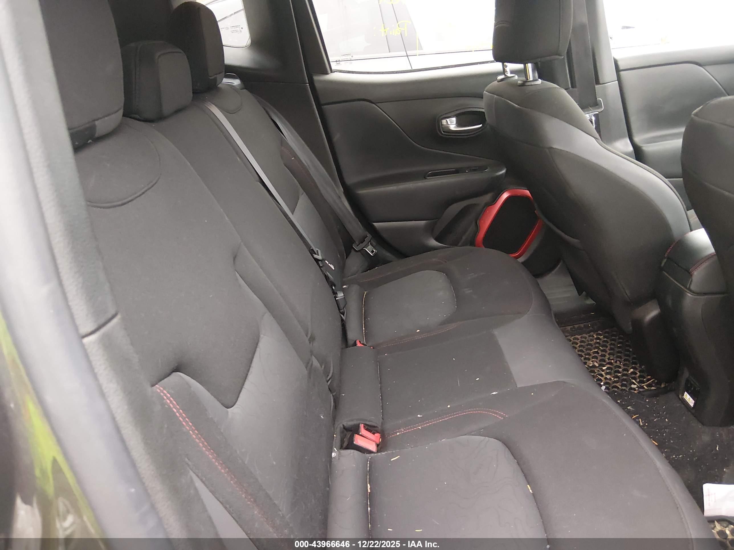 JEEP RENEGADE image 8
