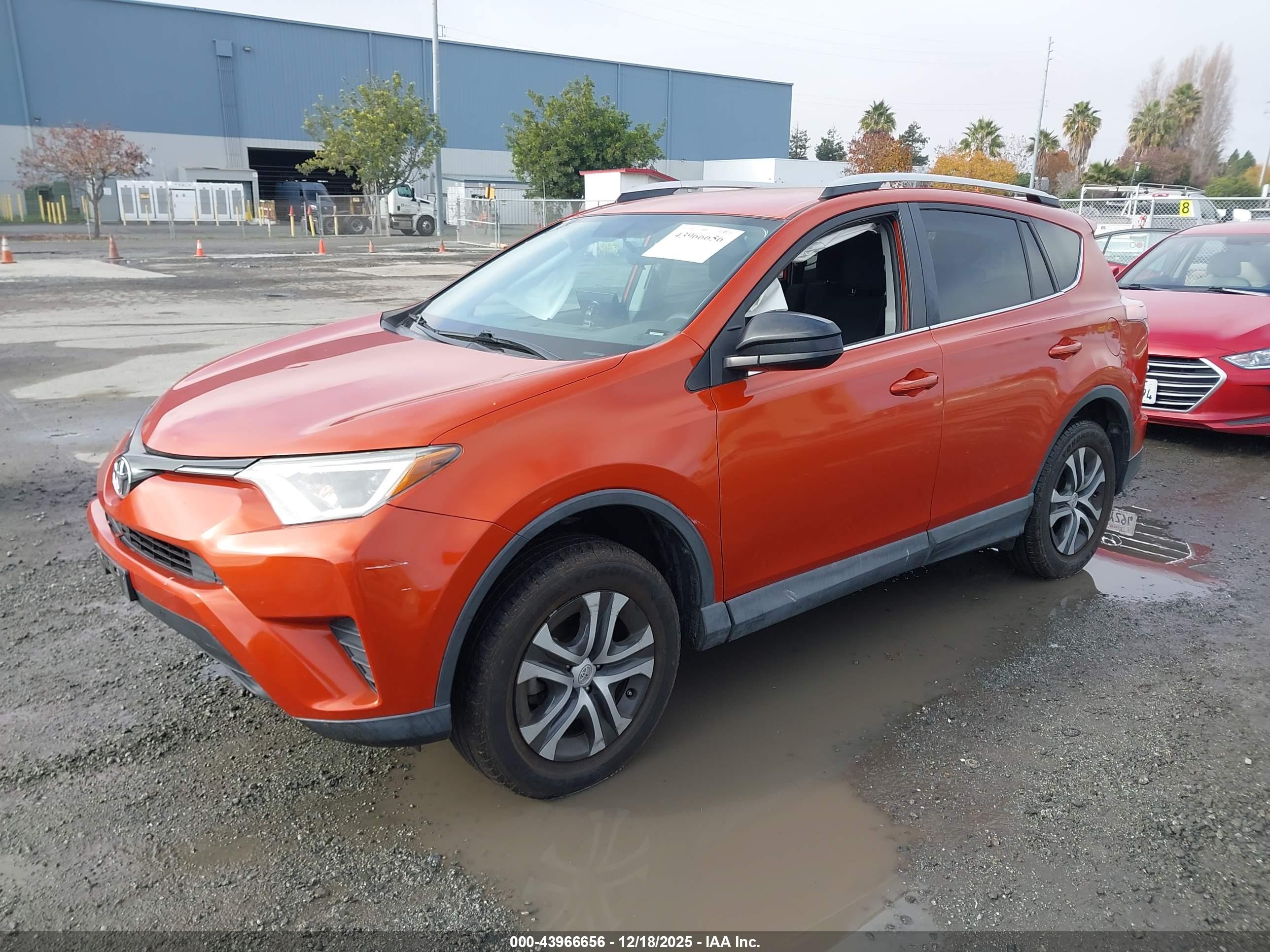 TOYOTA RAV4 image 2