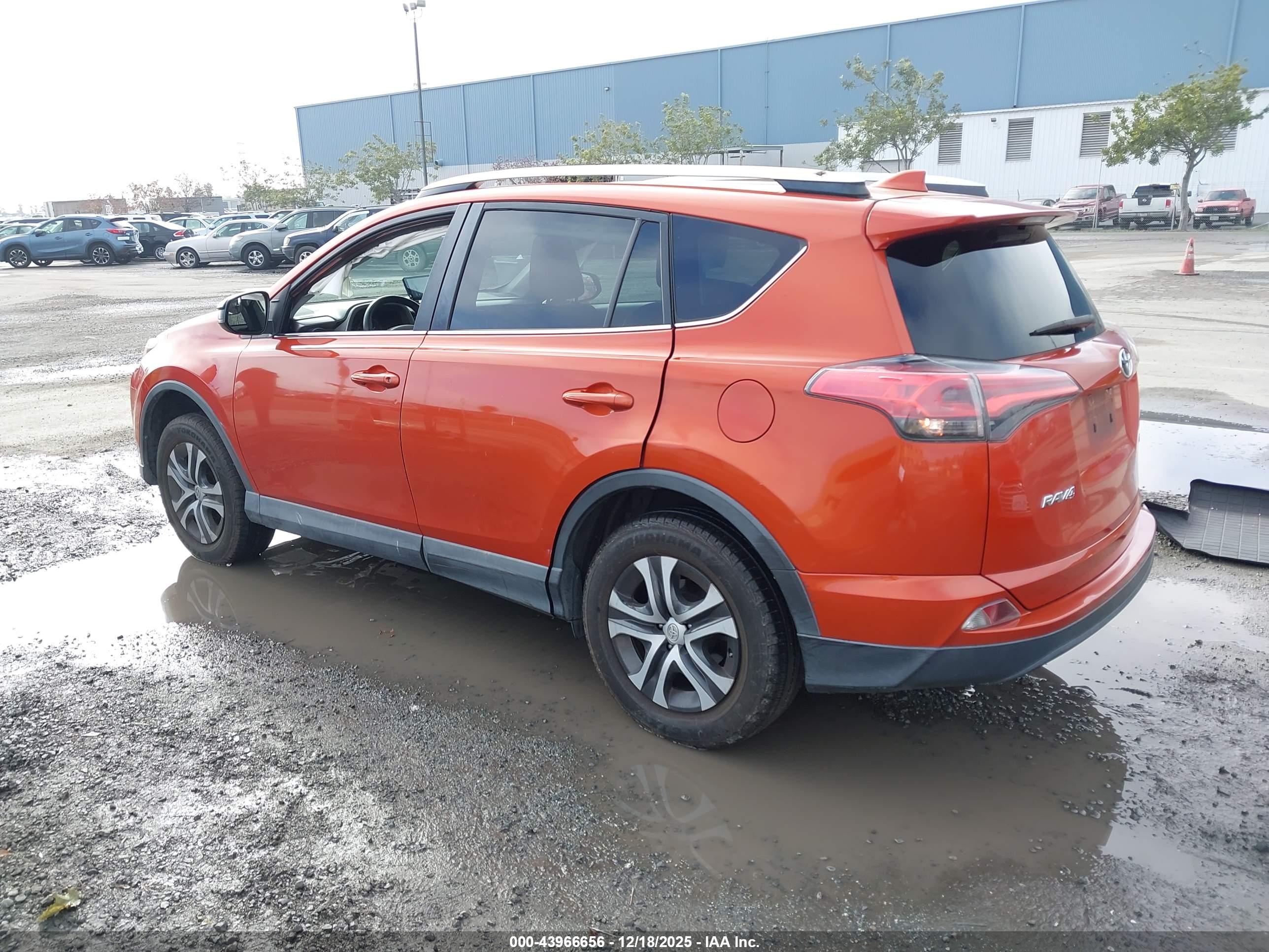 TOYOTA RAV4 image 3
