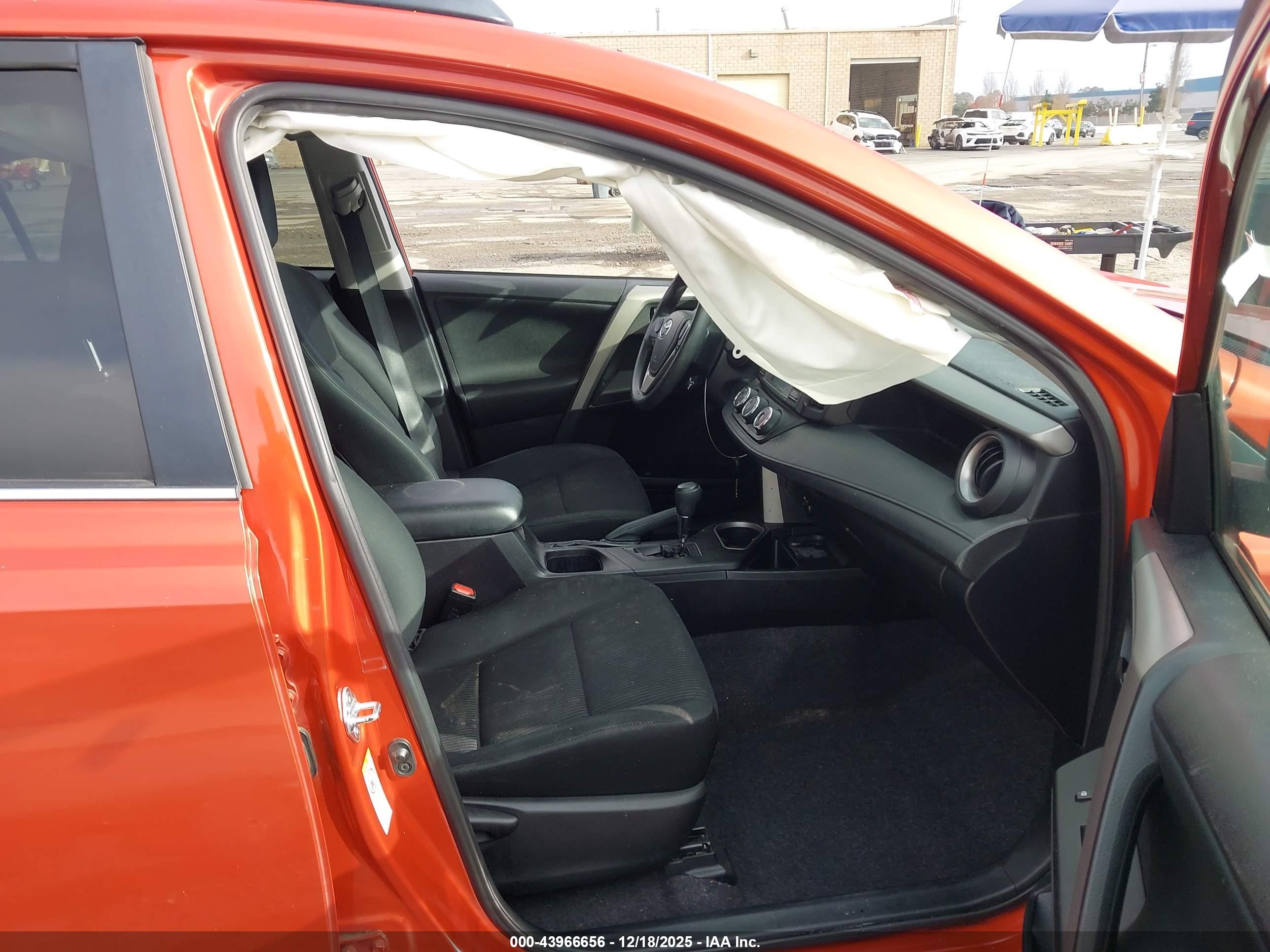TOYOTA RAV4 image 5