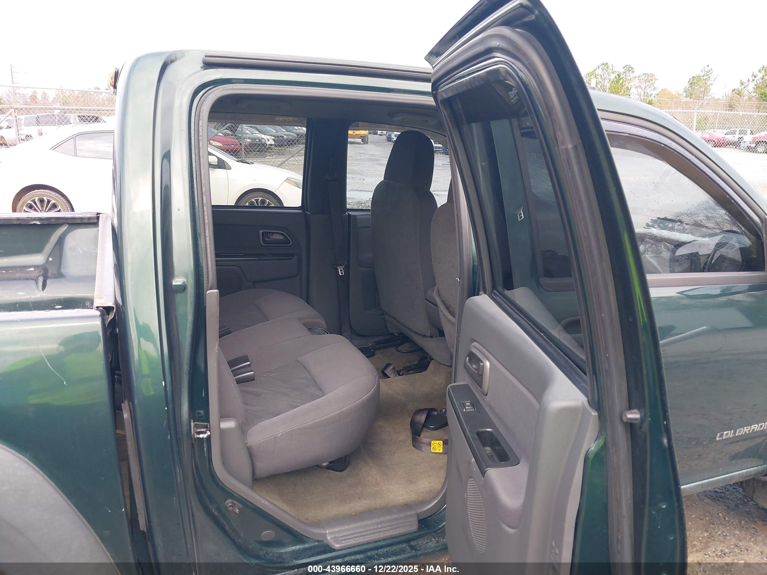 CHEVROLET COLORADO image 8