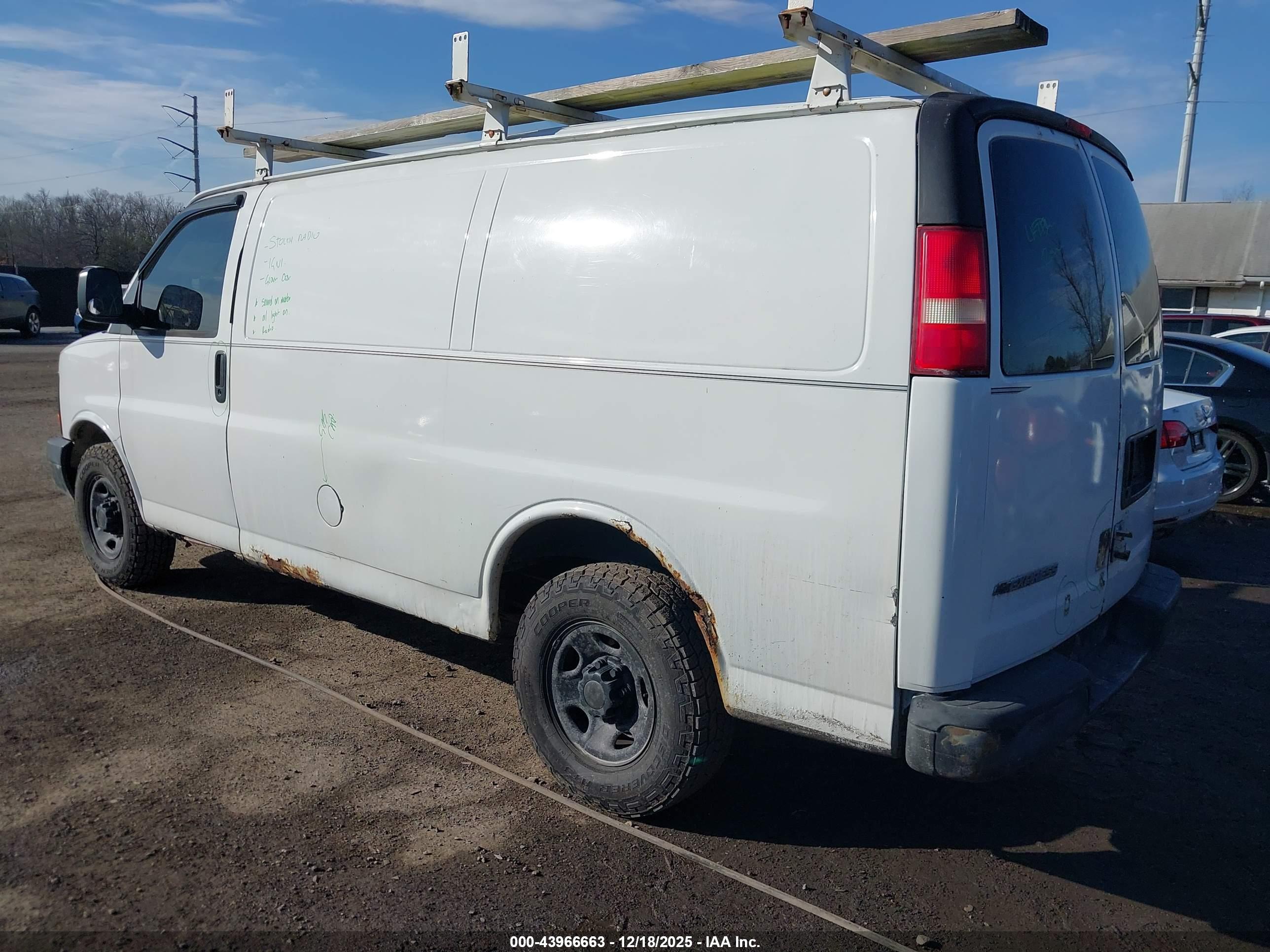CHEVROLET EXPRESS image 3