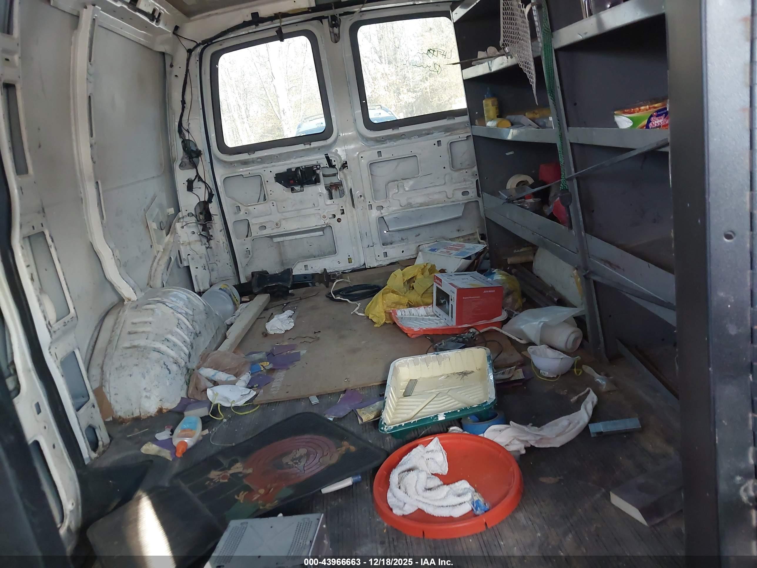 CHEVROLET EXPRESS image 8
