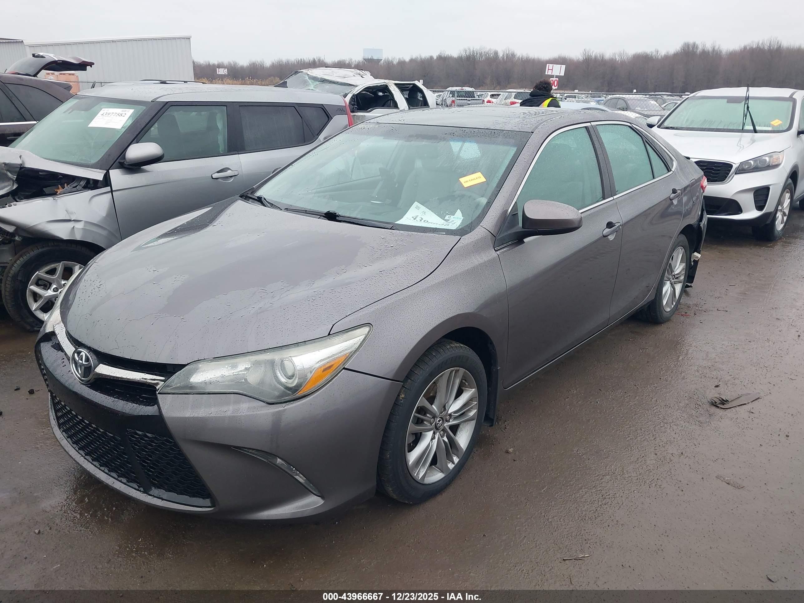 TOYOTA CAMRY image 2
