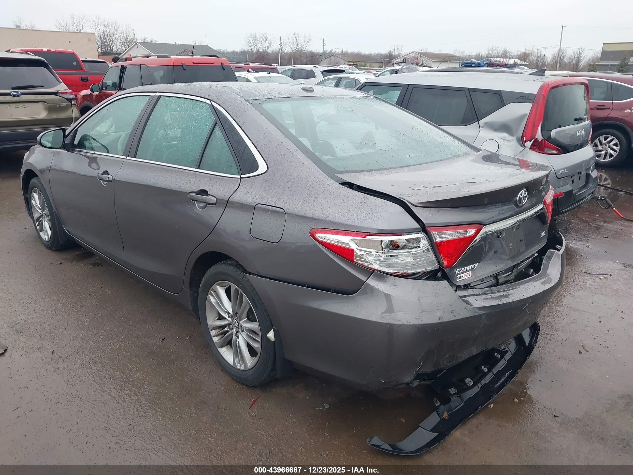 TOYOTA CAMRY image 3
