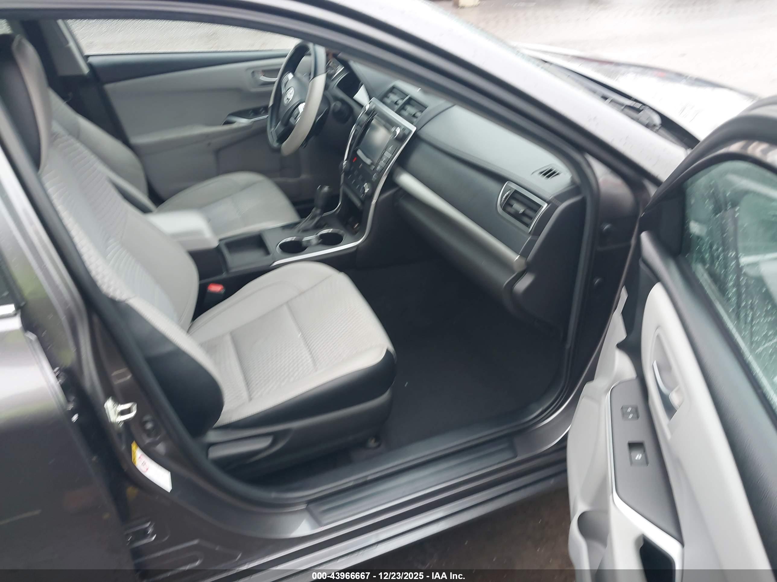 TOYOTA CAMRY image 5