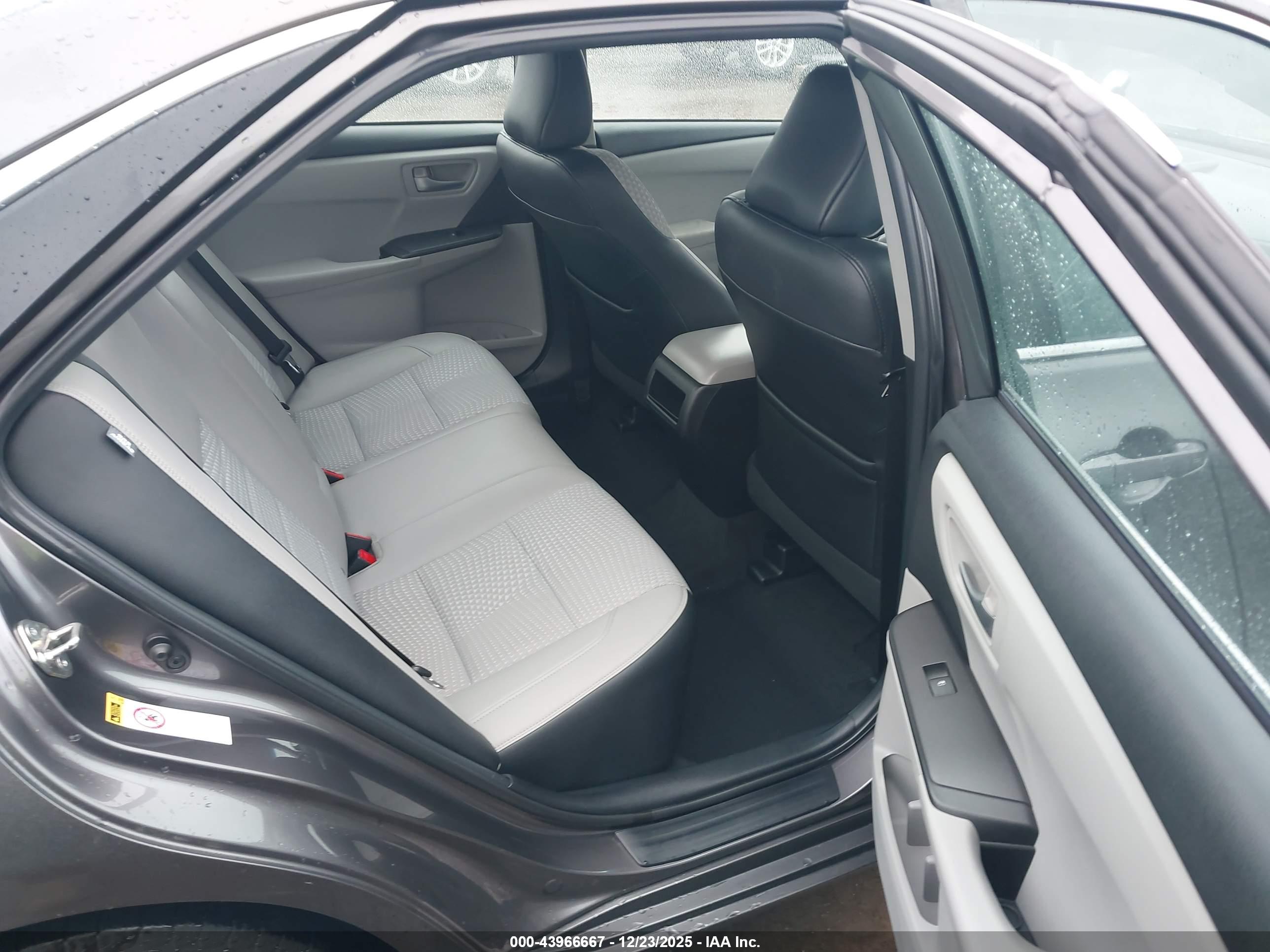 TOYOTA CAMRY image 8