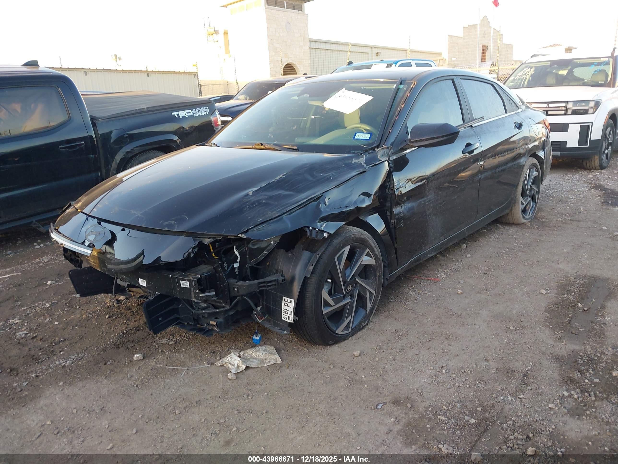 HYUNDAI ELANTRA image 2