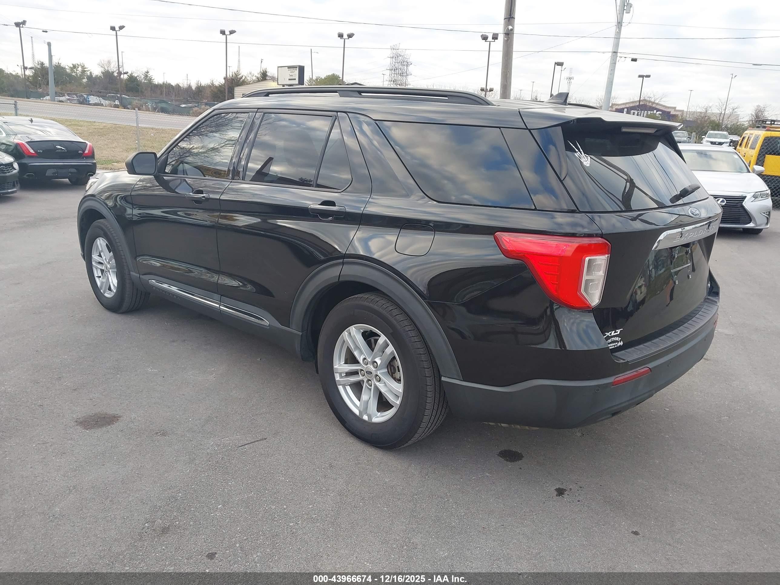 FORD EXPLORER image 3