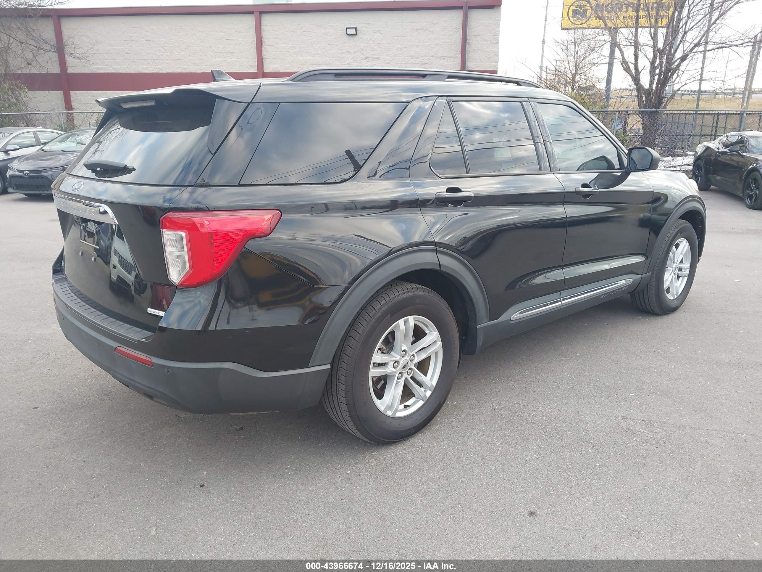 FORD EXPLORER image 4