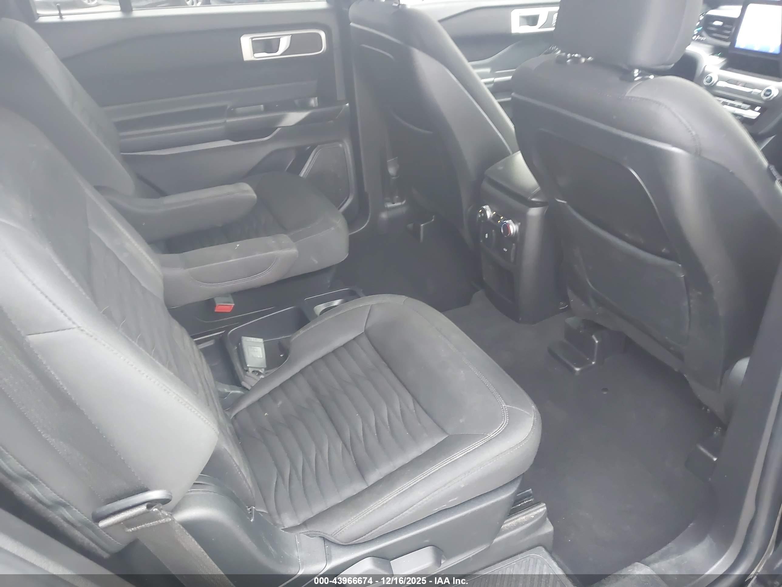 FORD EXPLORER image 8