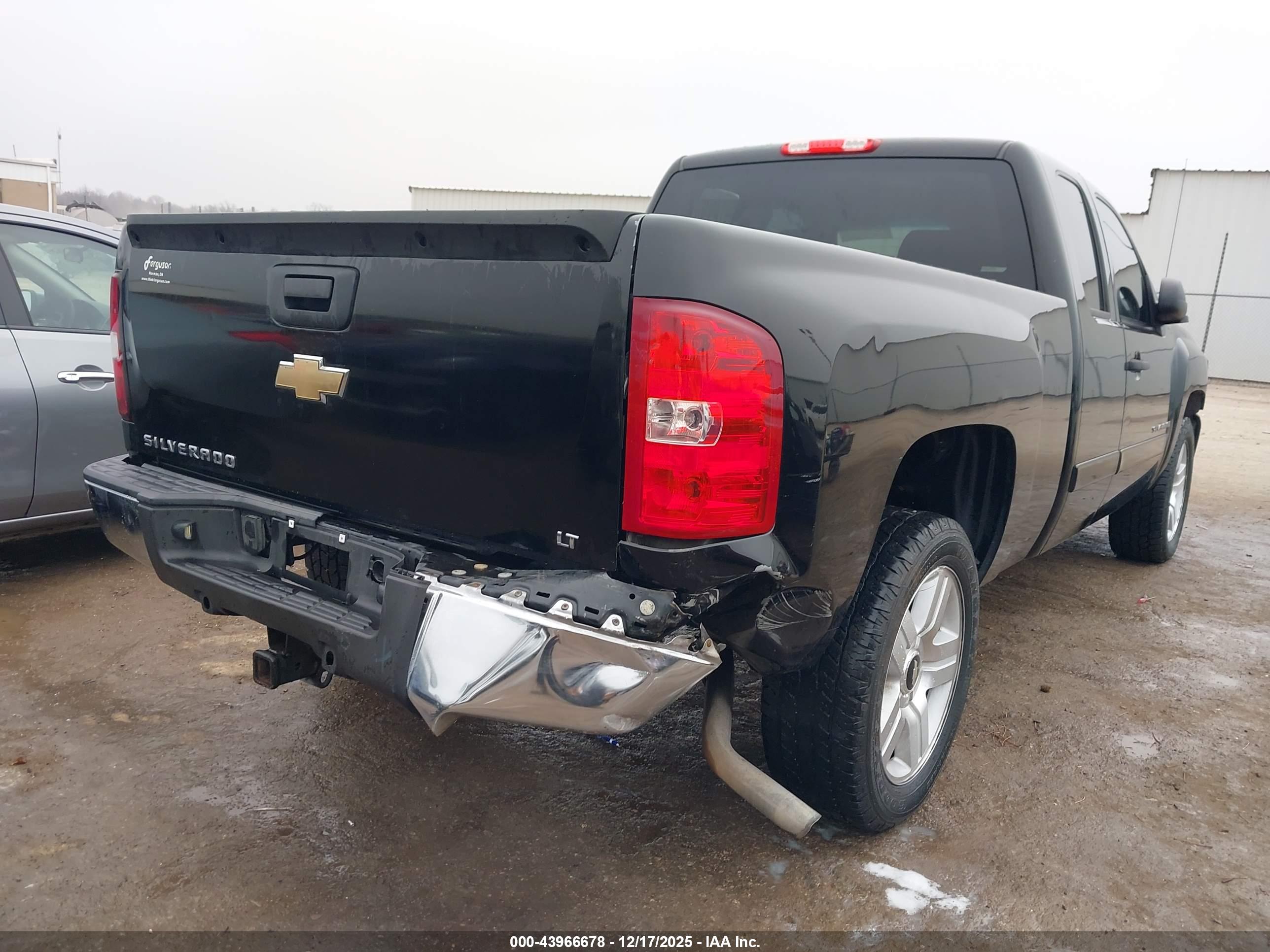 CHEVROLET SILVERADO image 4
