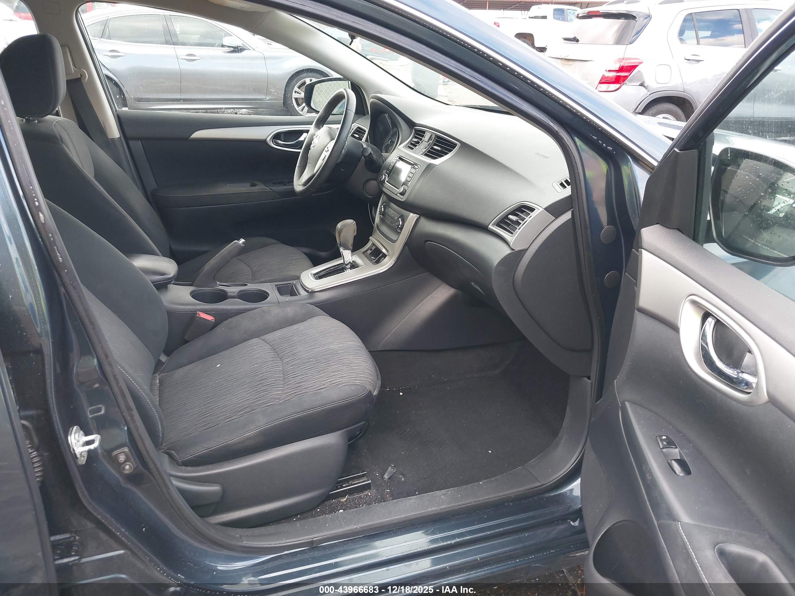NISSAN SENTRA image 5