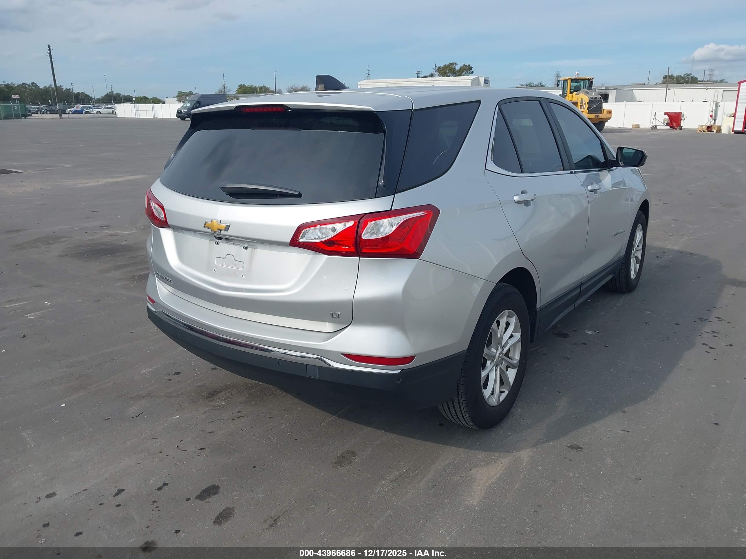 CHEVROLET EQUINOX image 4