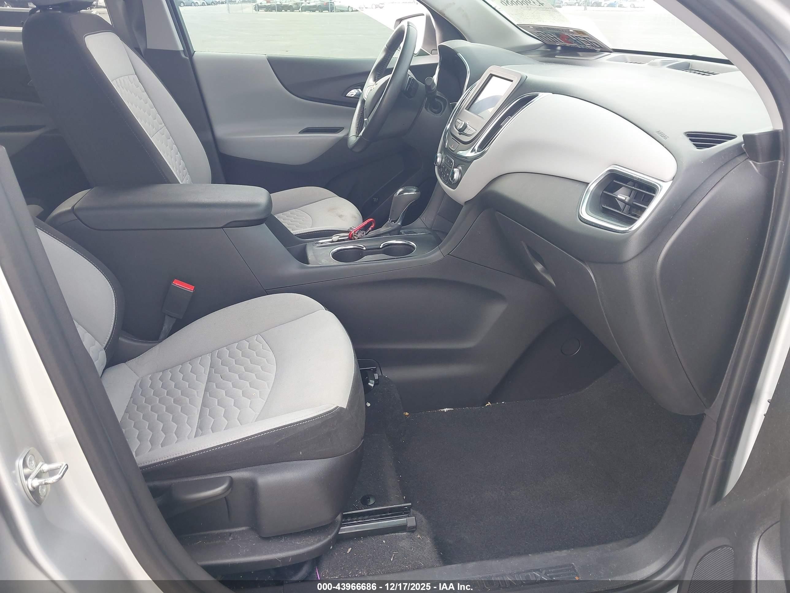 CHEVROLET EQUINOX image 5
