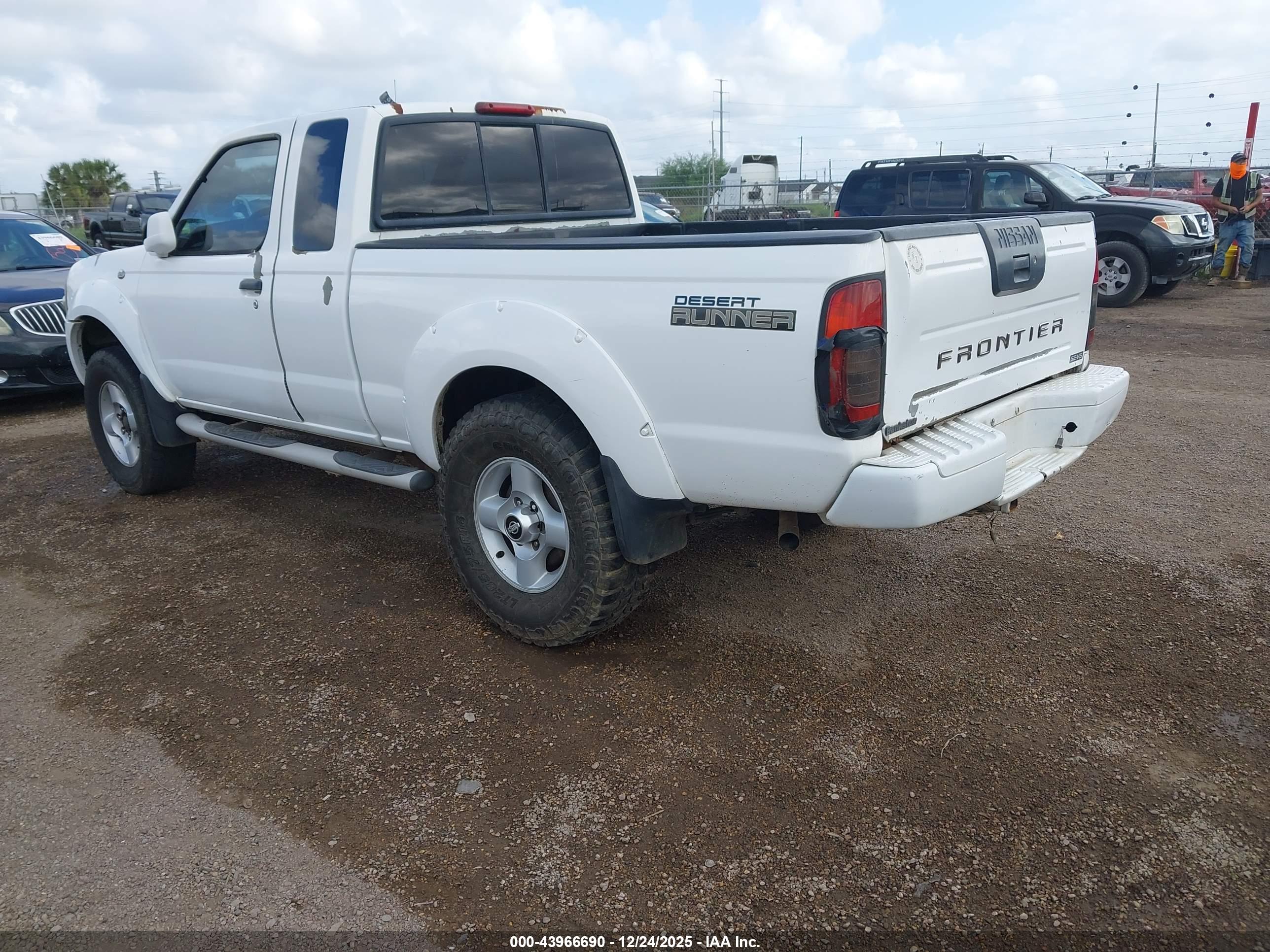 NISSAN FRONTIER image 3