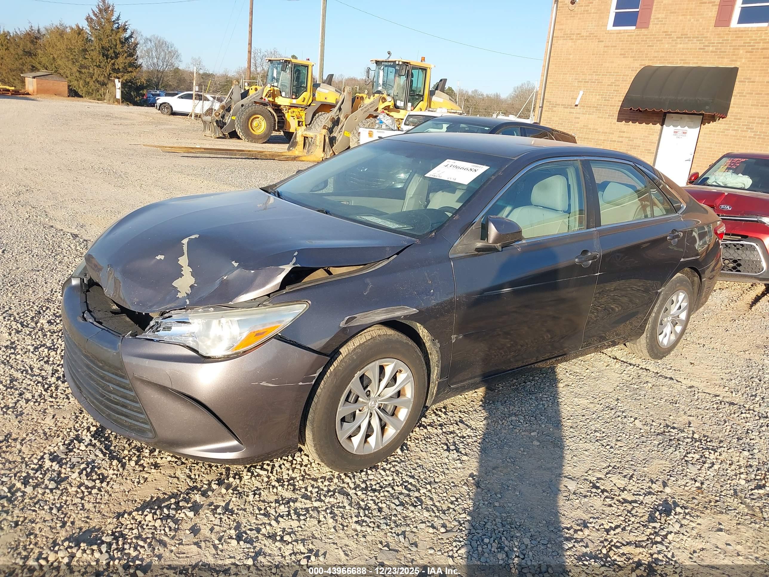TOYOTA CAMRY image 2