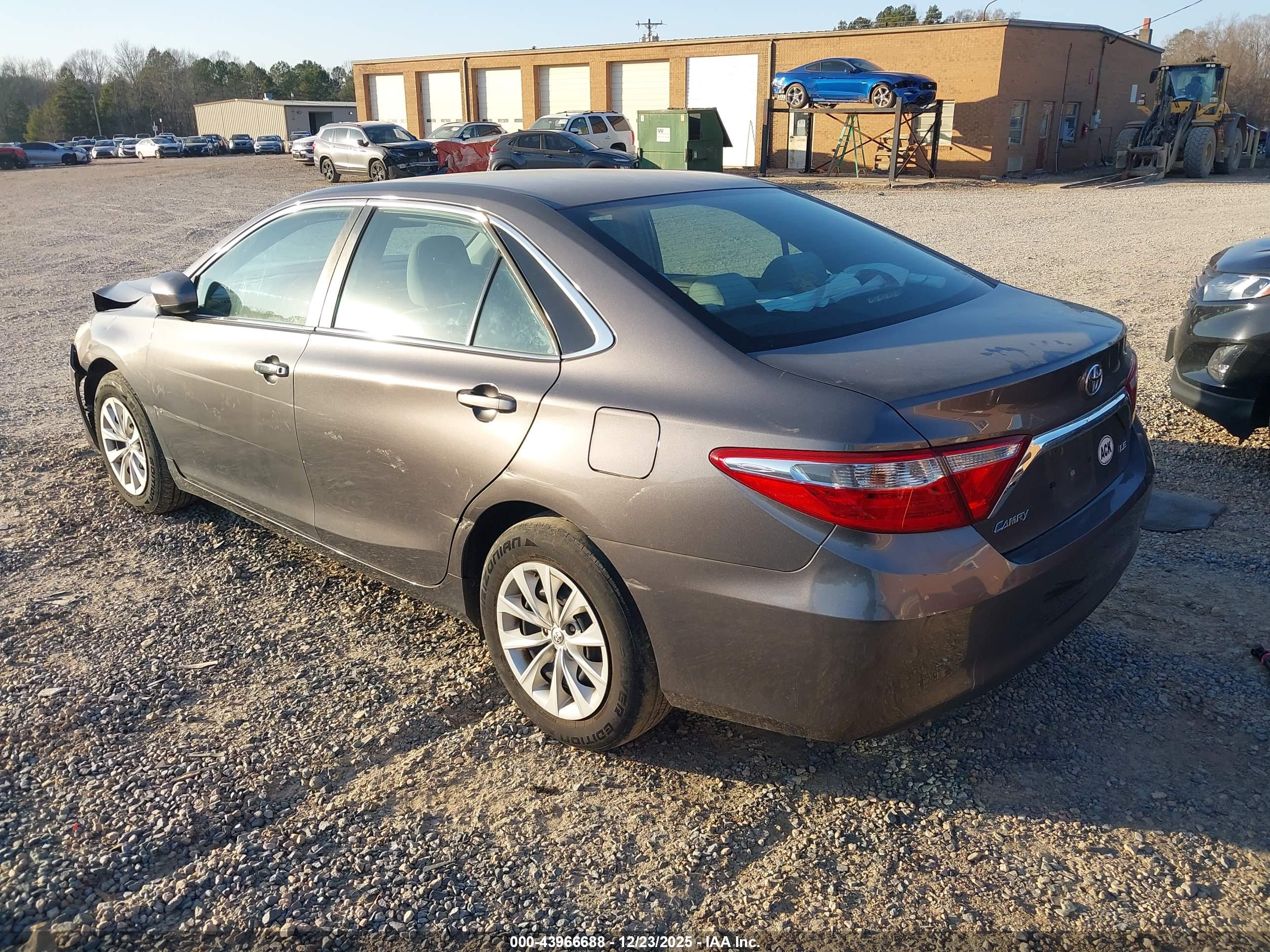 TOYOTA CAMRY image 3