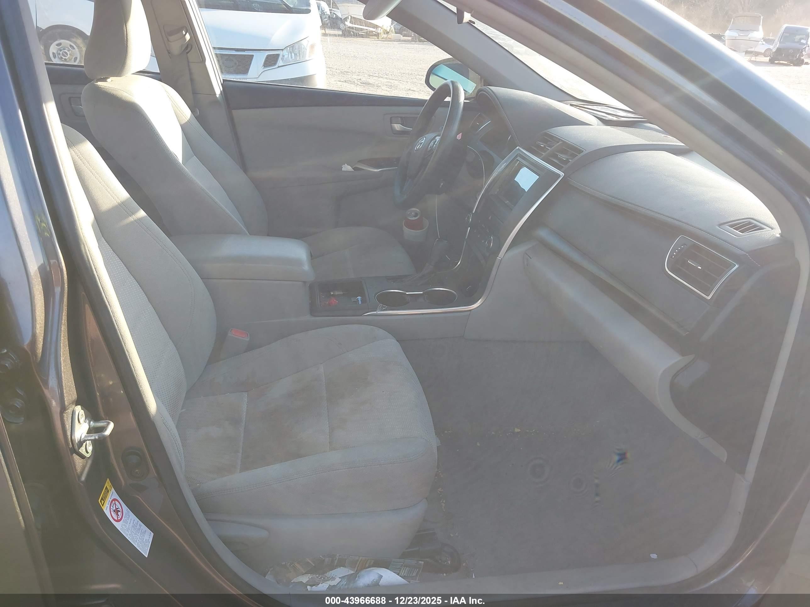 TOYOTA CAMRY image 5