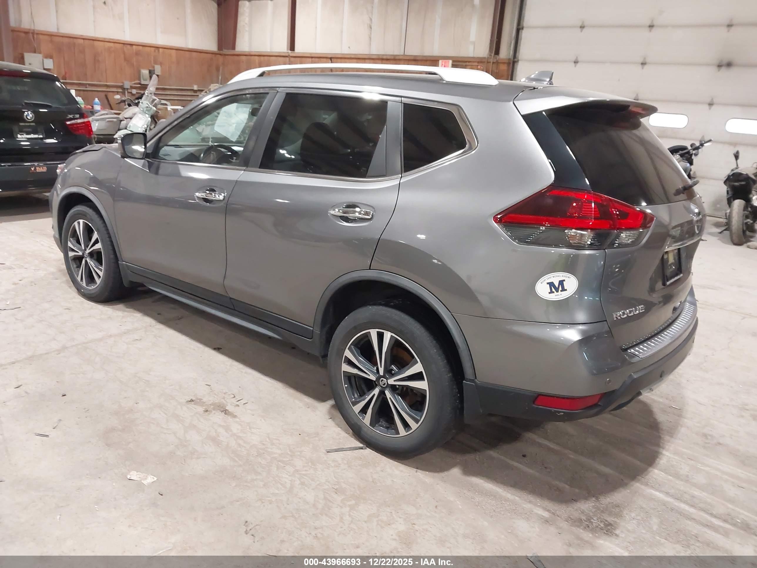 NISSAN ROGUE image 3