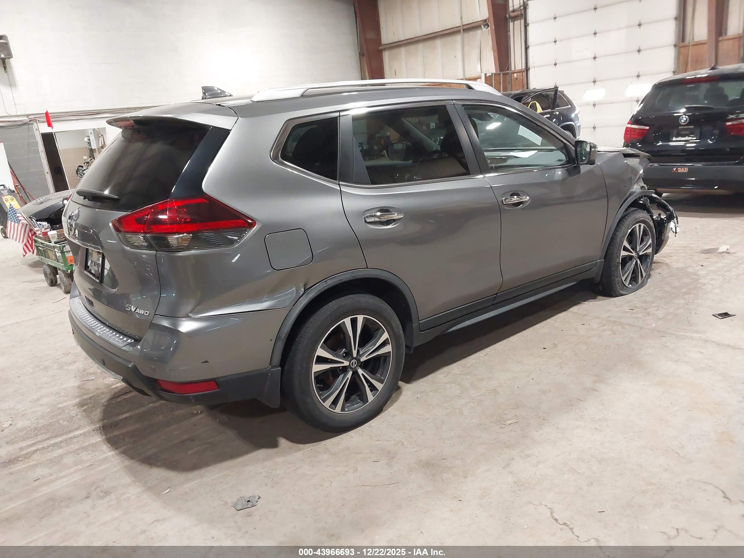 NISSAN ROGUE image 4